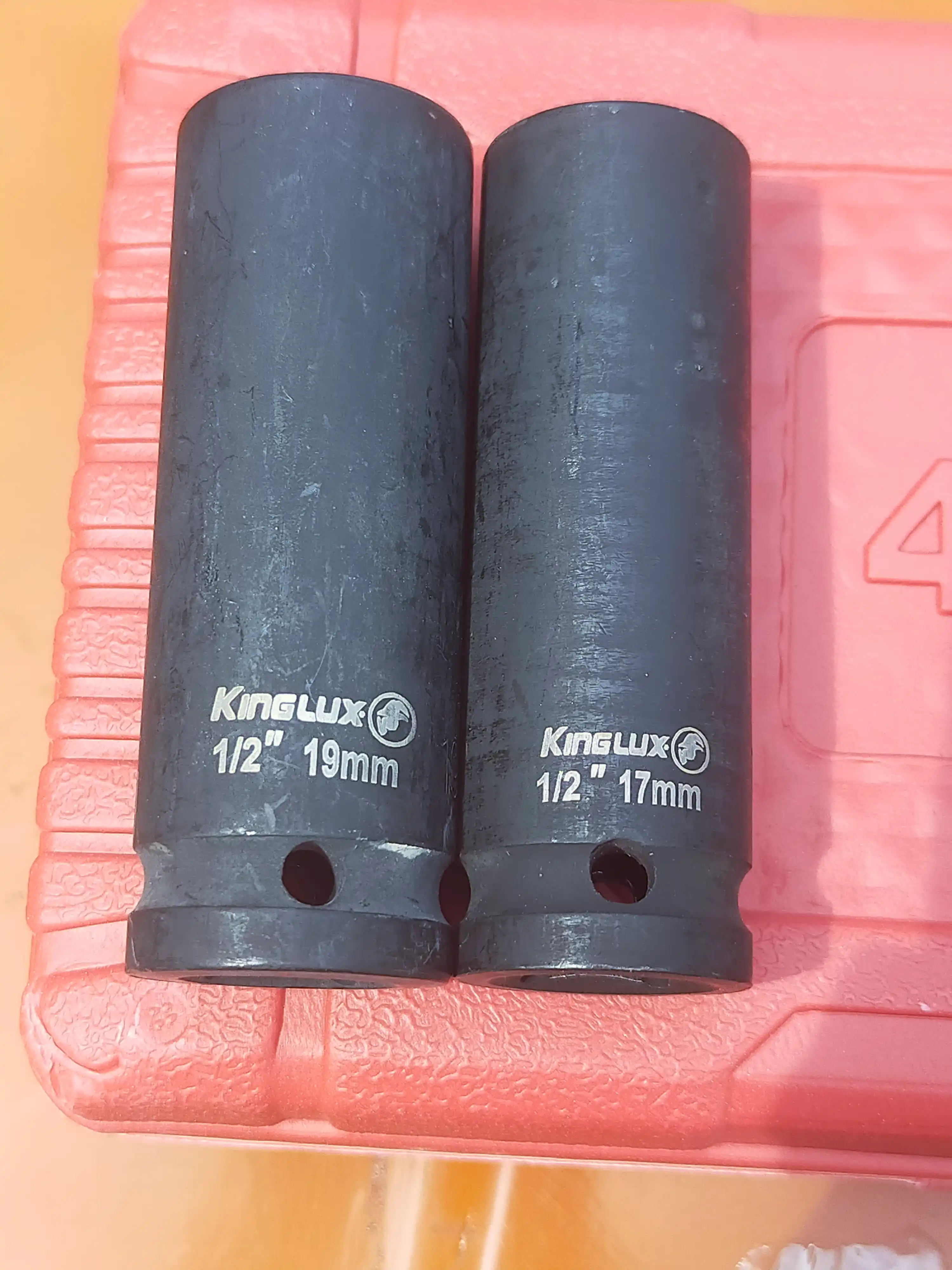 L shaklidagi ikki tomonlama kalit 1/2 dyuym, 2 ta rozetka boshlari 19 va 17 bilan to'la