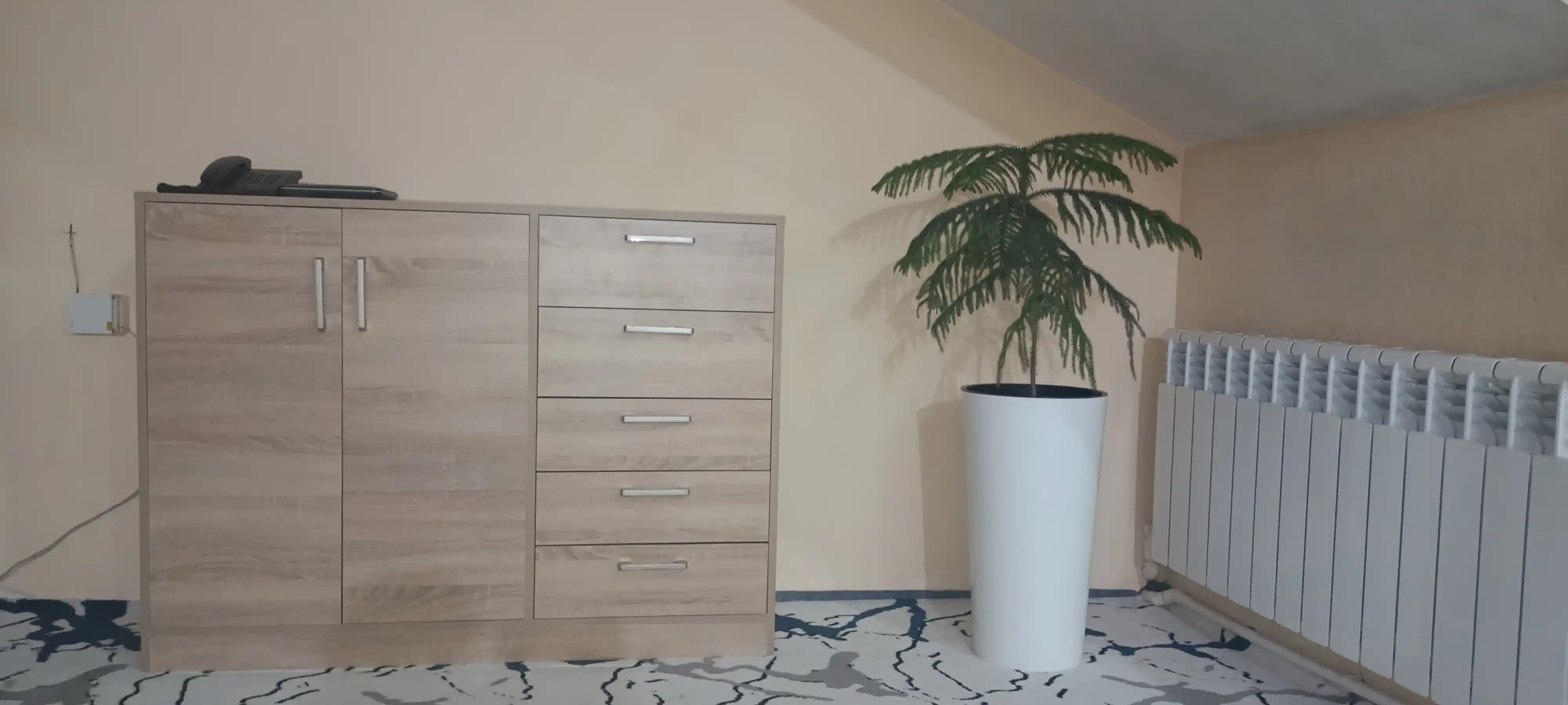 Universal komod-shkaf "MK-120", 4 ta tortma va javonli, LDSP