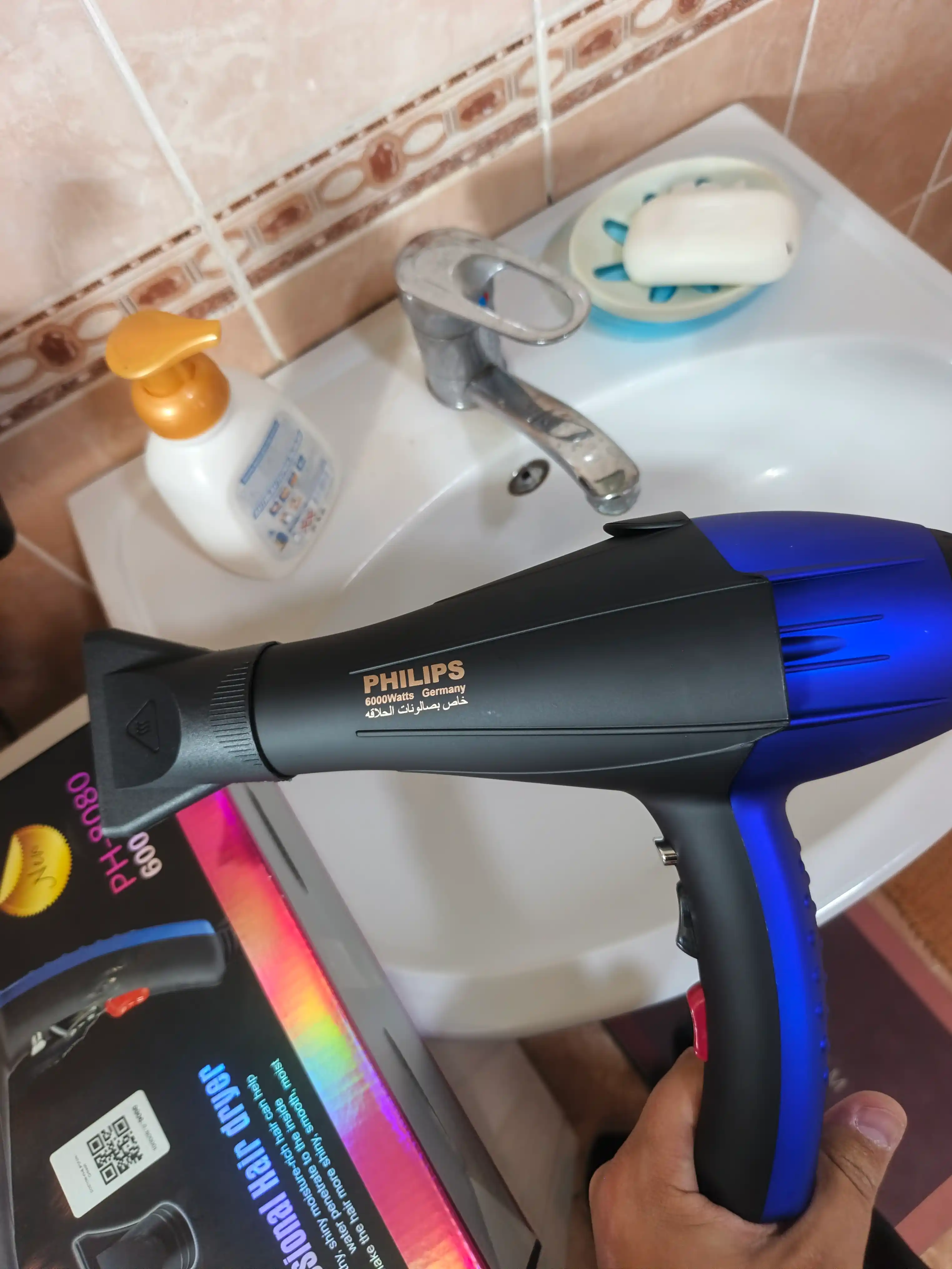 Professional soch quritgich Philips, nasadkalar bilan, soch turmaklash uchun