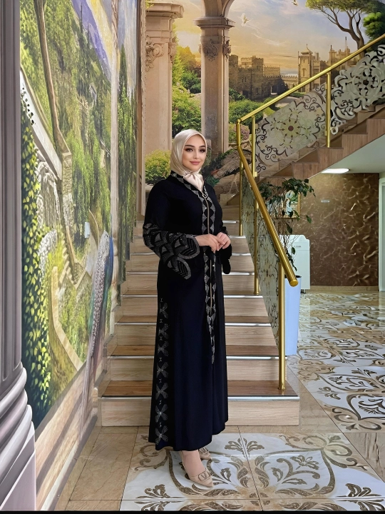Ayollar abayasi, oqshom libosi, toshli bayramona uzun ko‘ylak