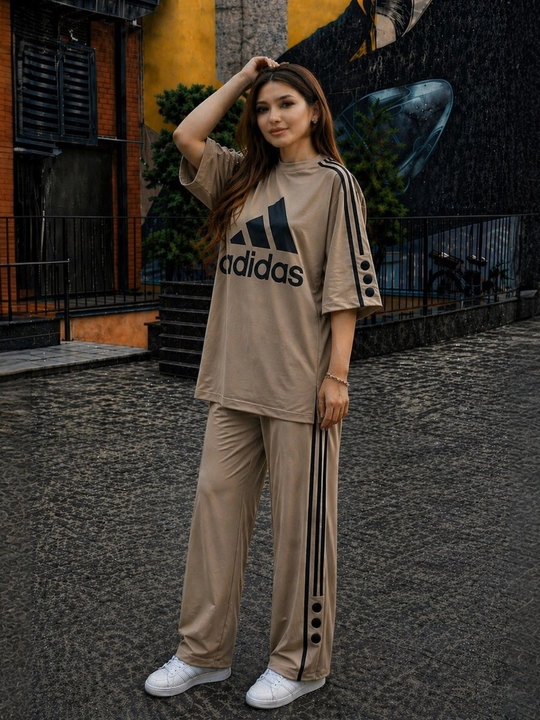 Ayollar uchun sport to'plami, futbolka va shim komplekt, oversize, yozgi dvoyka, TRIKO - 