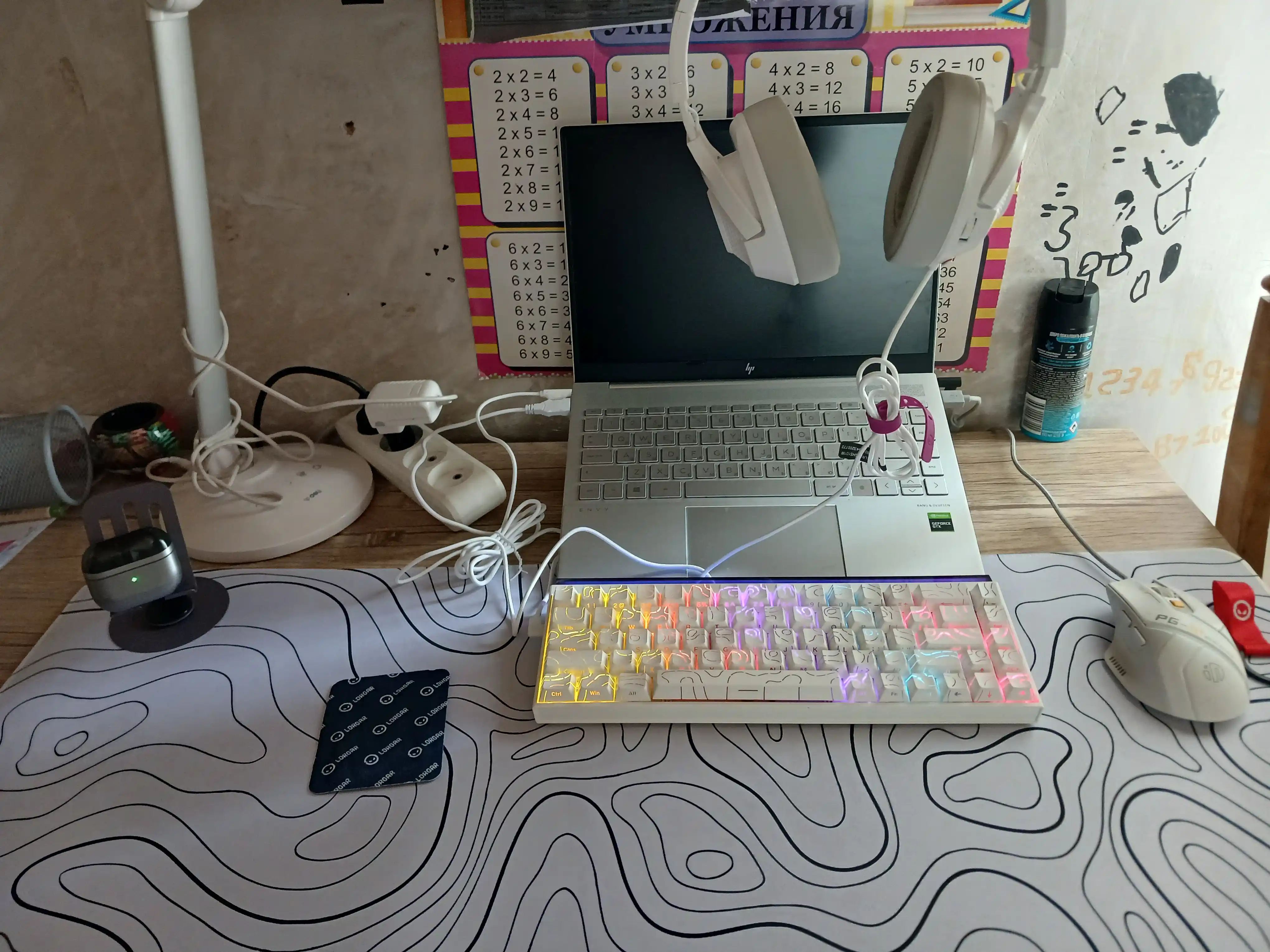 Geymerlar uchun RGB yoritilgan AJAZZ o‘yin klaviaturasi mexanik / membranali