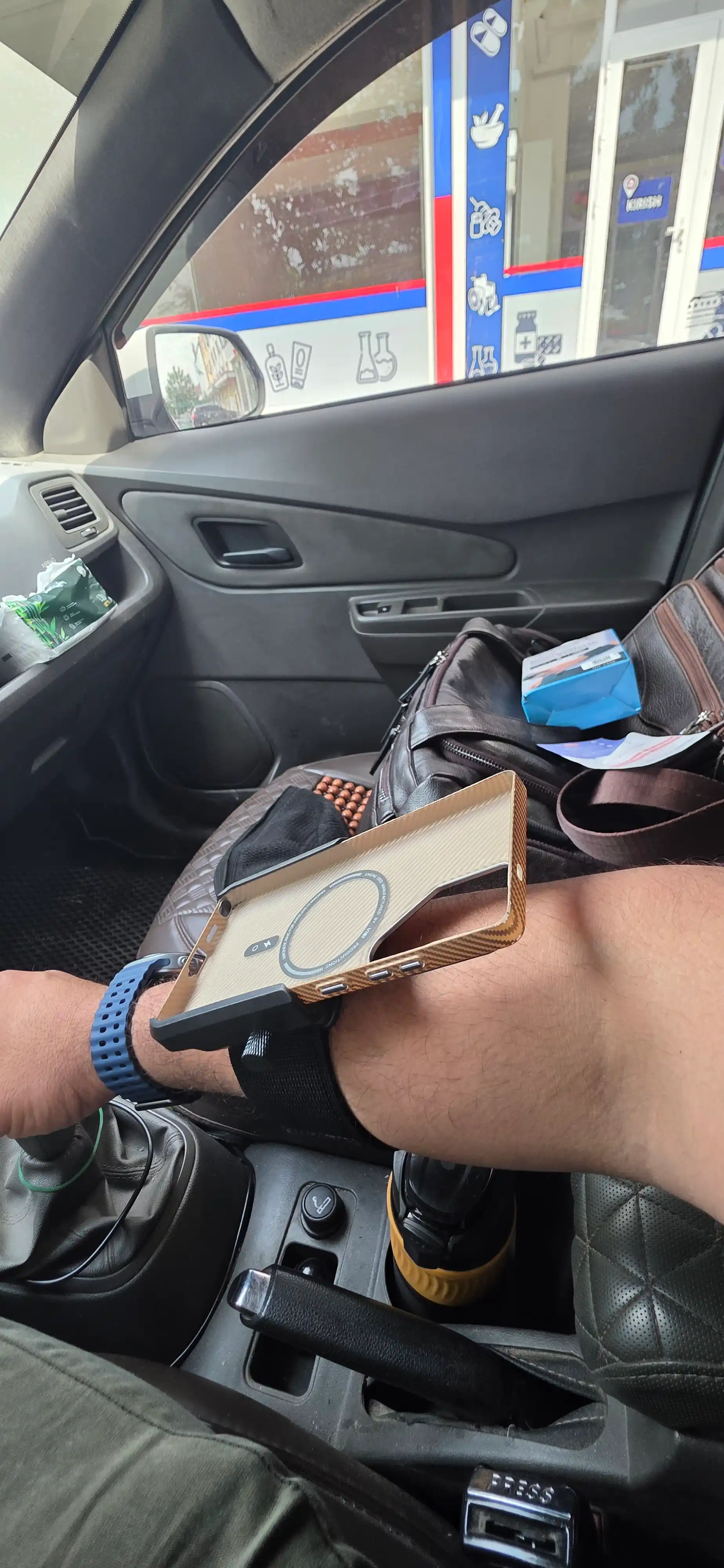 Qo‘l bilagiga telefon ushlagichi 📱 — sozlanadigan sport bilagi-ushlagichi.