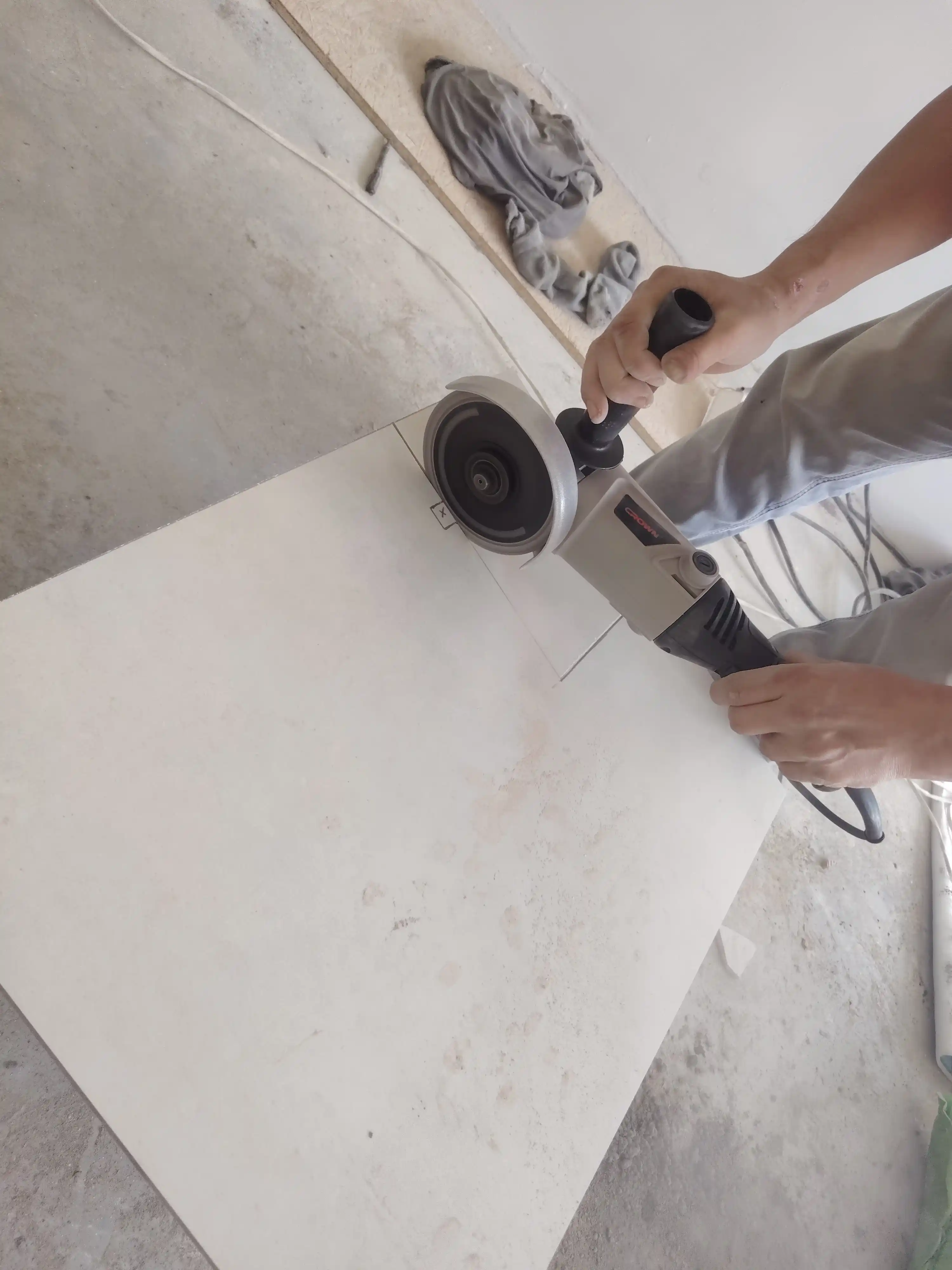 125 mm sozlamali bolgarka, tezlik boshqaruvli professional burchakli silliqlagich