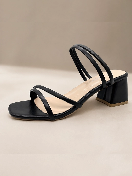 Ayollar uchun bosonojka yozgi, o‘rta poshna, kvadrat burun, minimalistik yozgi sandal