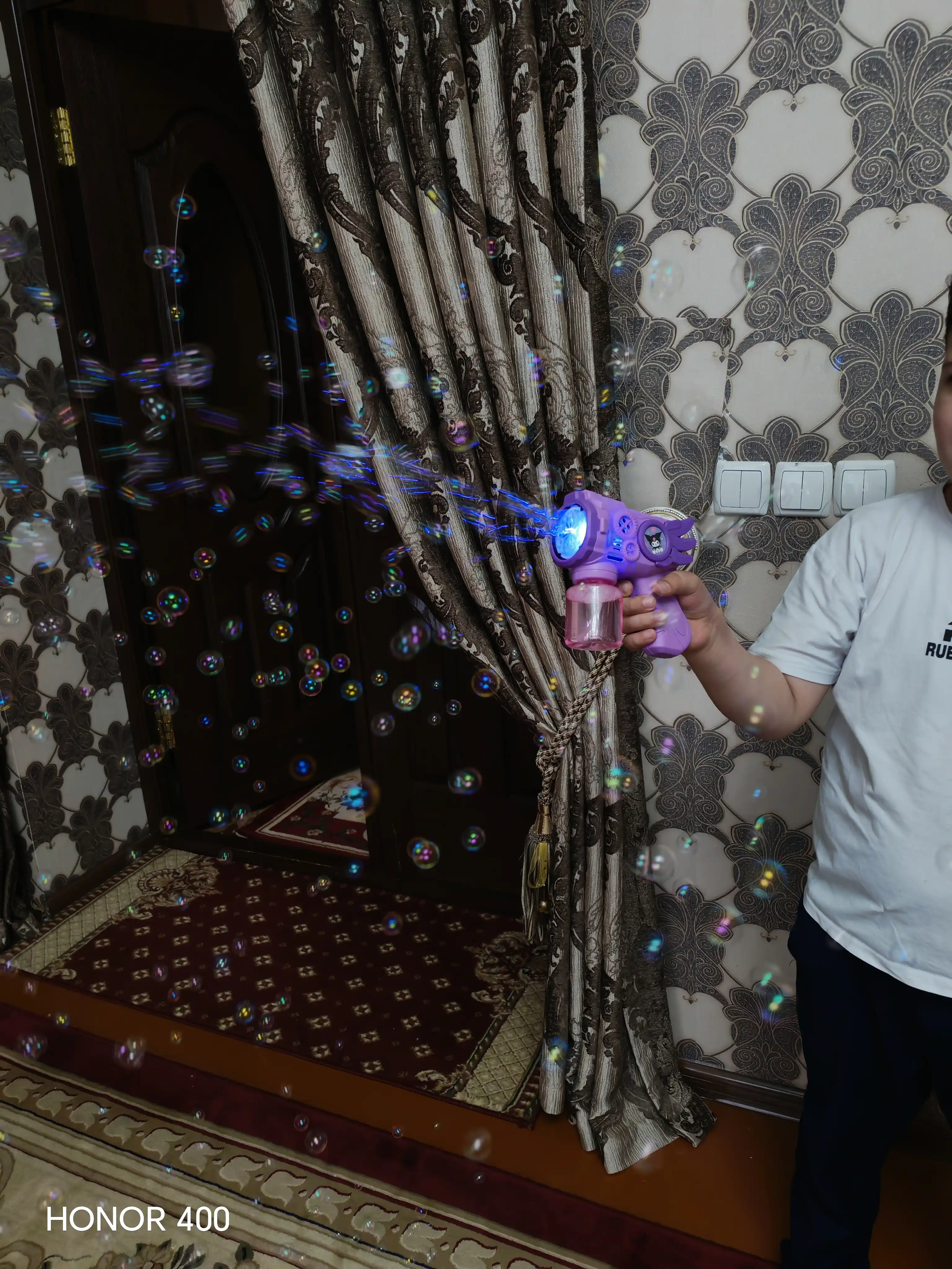 Sovun pufagi pistoleti, bubble gun, bolalar uchun o'yinchoq pufaklari