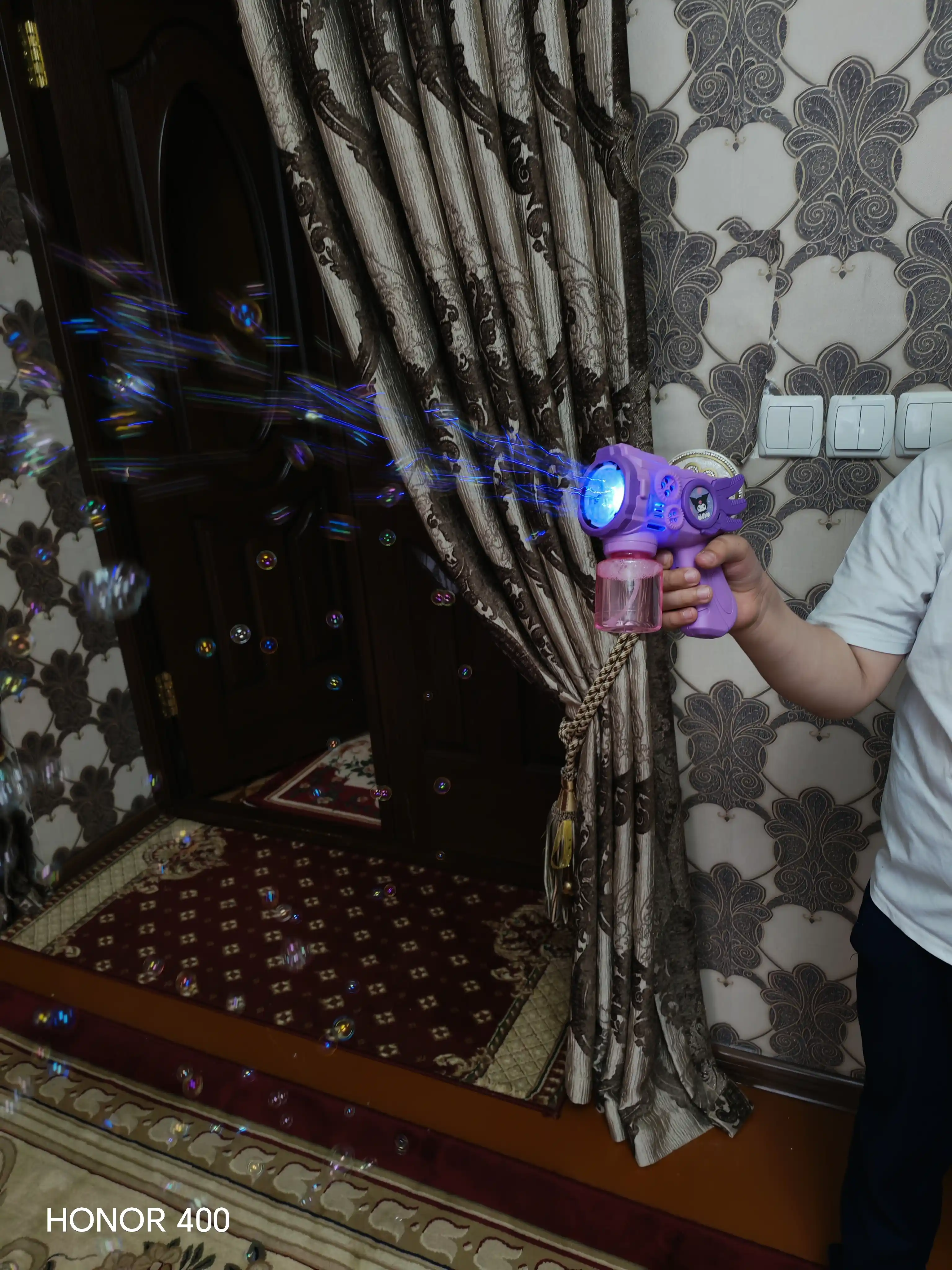 Sovun pufagi pistoleti, bubble gun, bolalar uchun o'yinchoq pufaklari