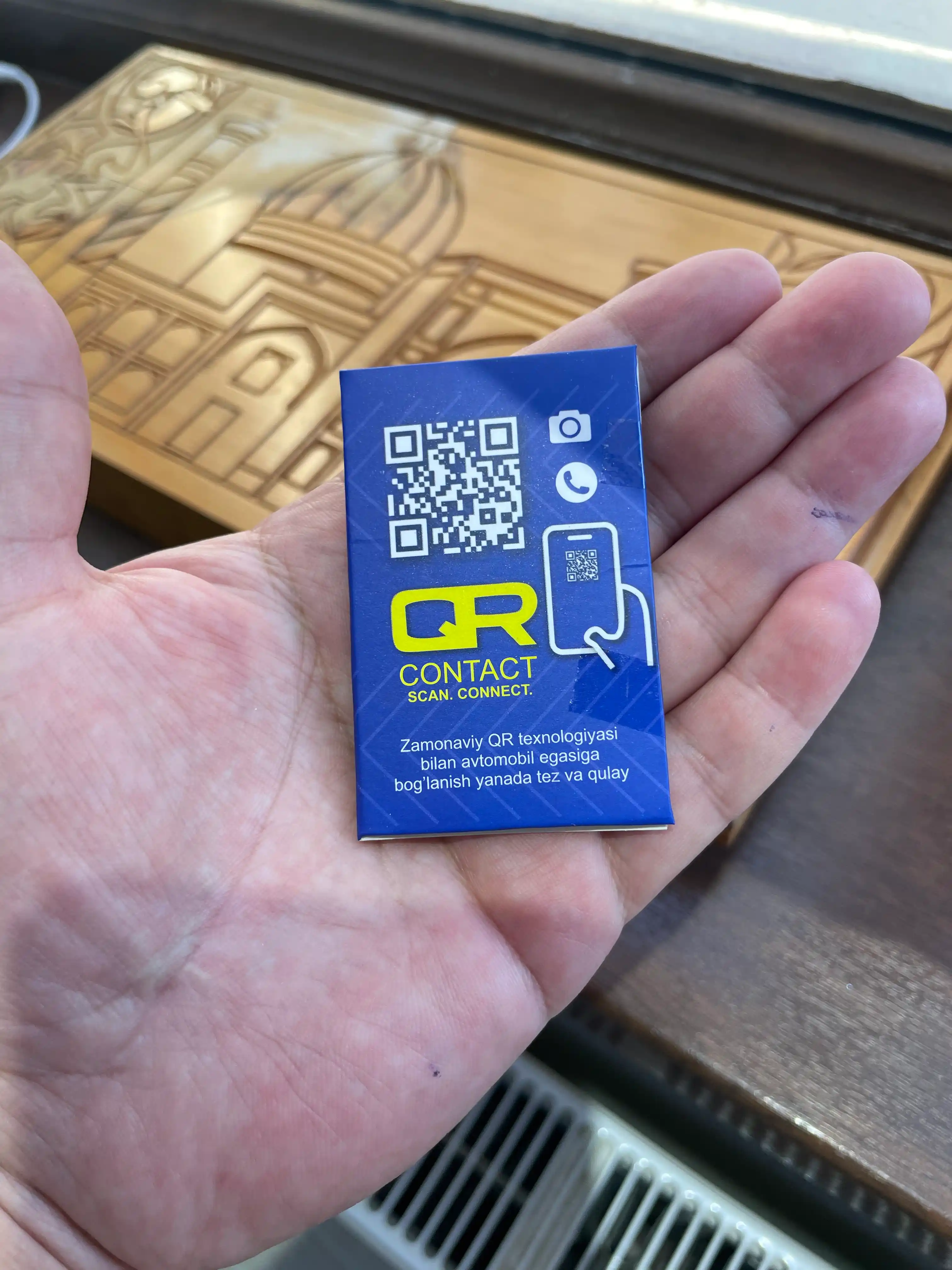 Наклейка с QR-кодом для автомобиля — связь с владельцем с звонков или уведомление
