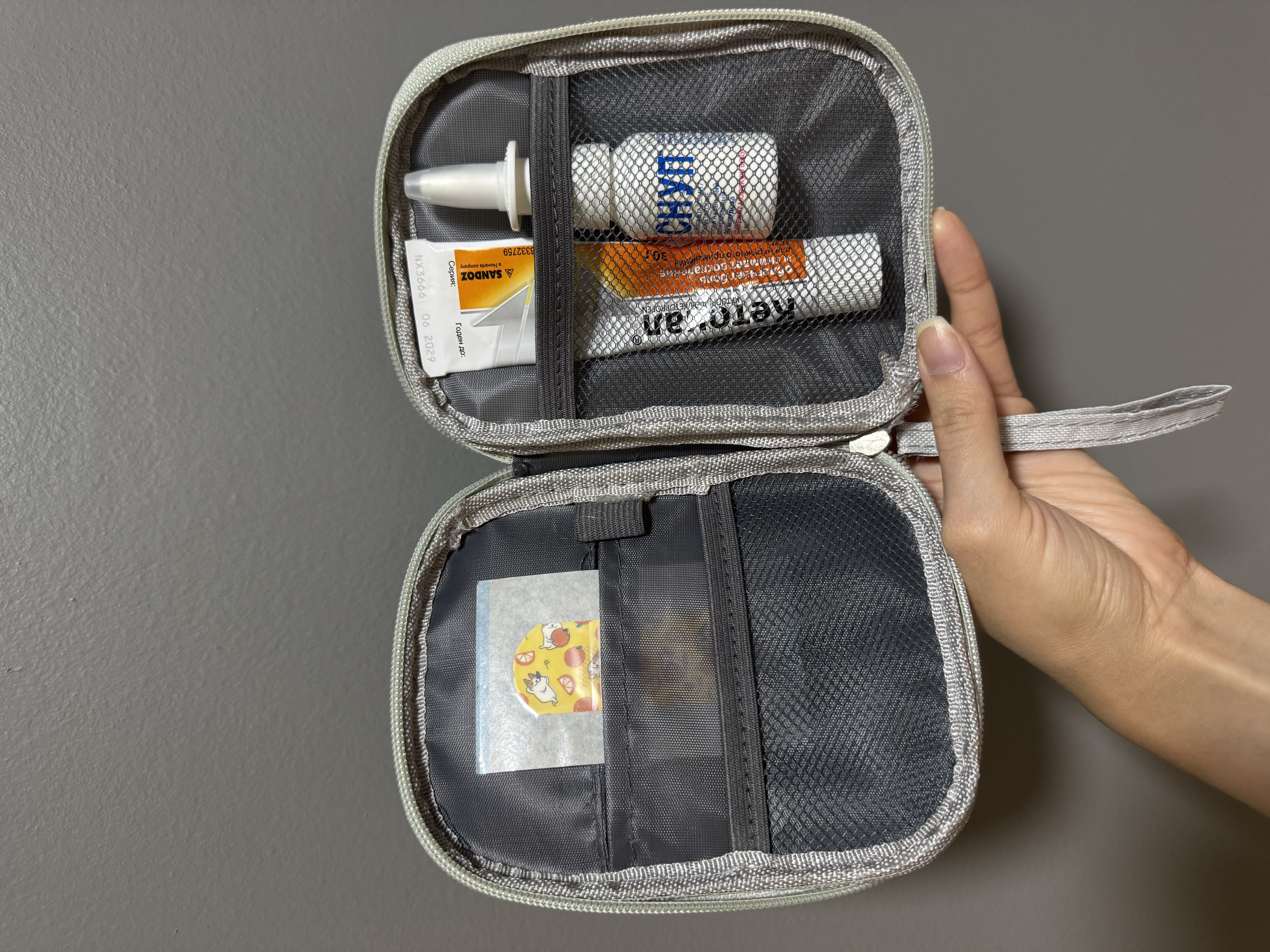 First Aid Kit Aptechka, yo'l uy uchun, dorilar uchun organayzer