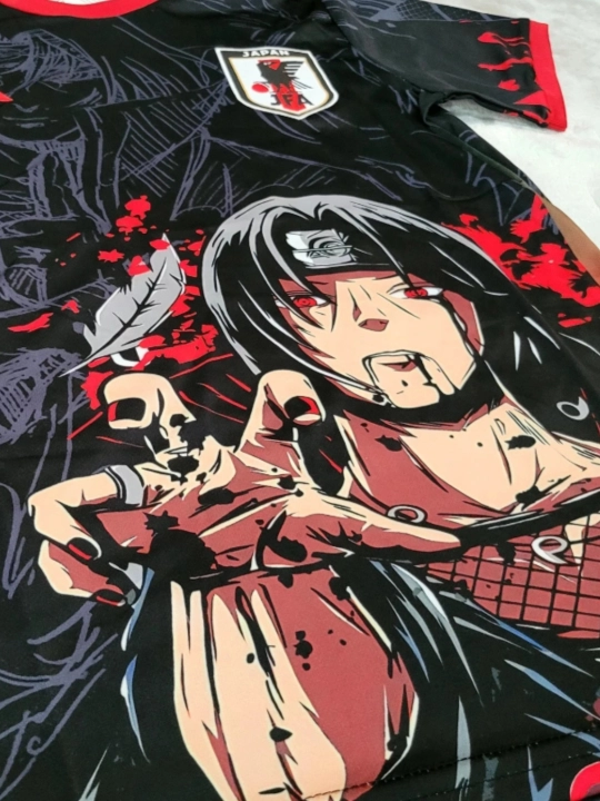 Yapon uslubidagi Itachi Uchiha anime dizaynli futbolka