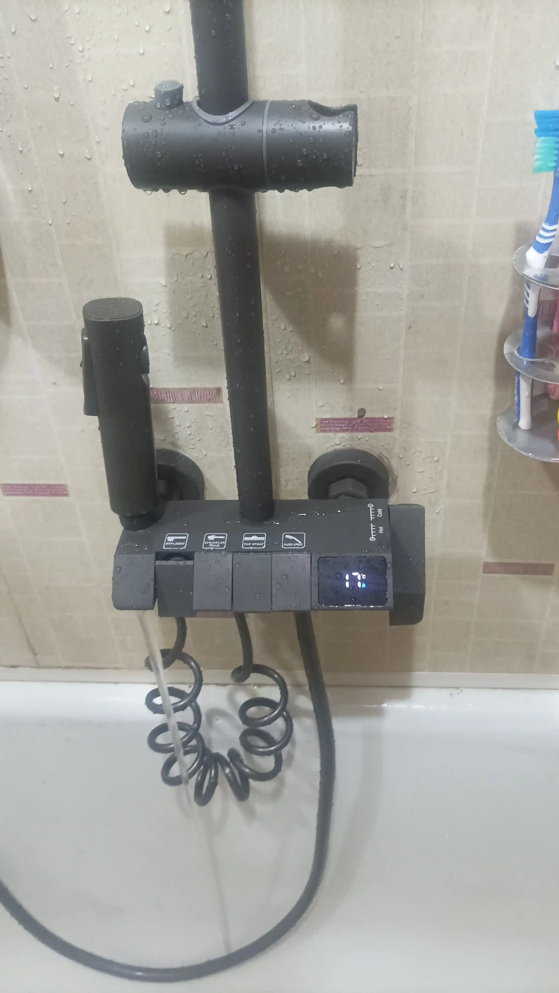 Dush tizimi 4 tasi 1 da, ekranlik tropik dush, Latun, smestitel