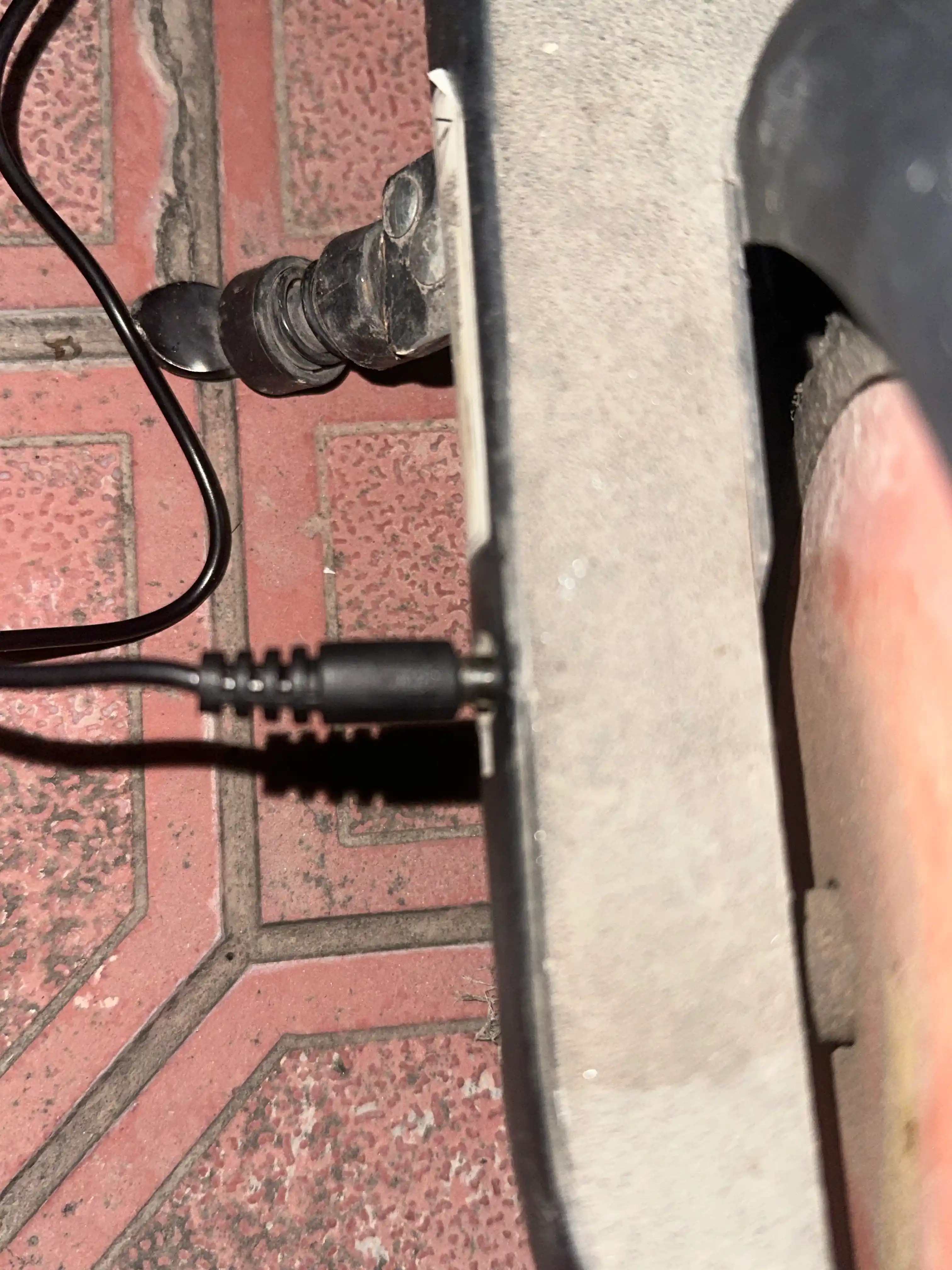 18V-24V universal zaryadnik