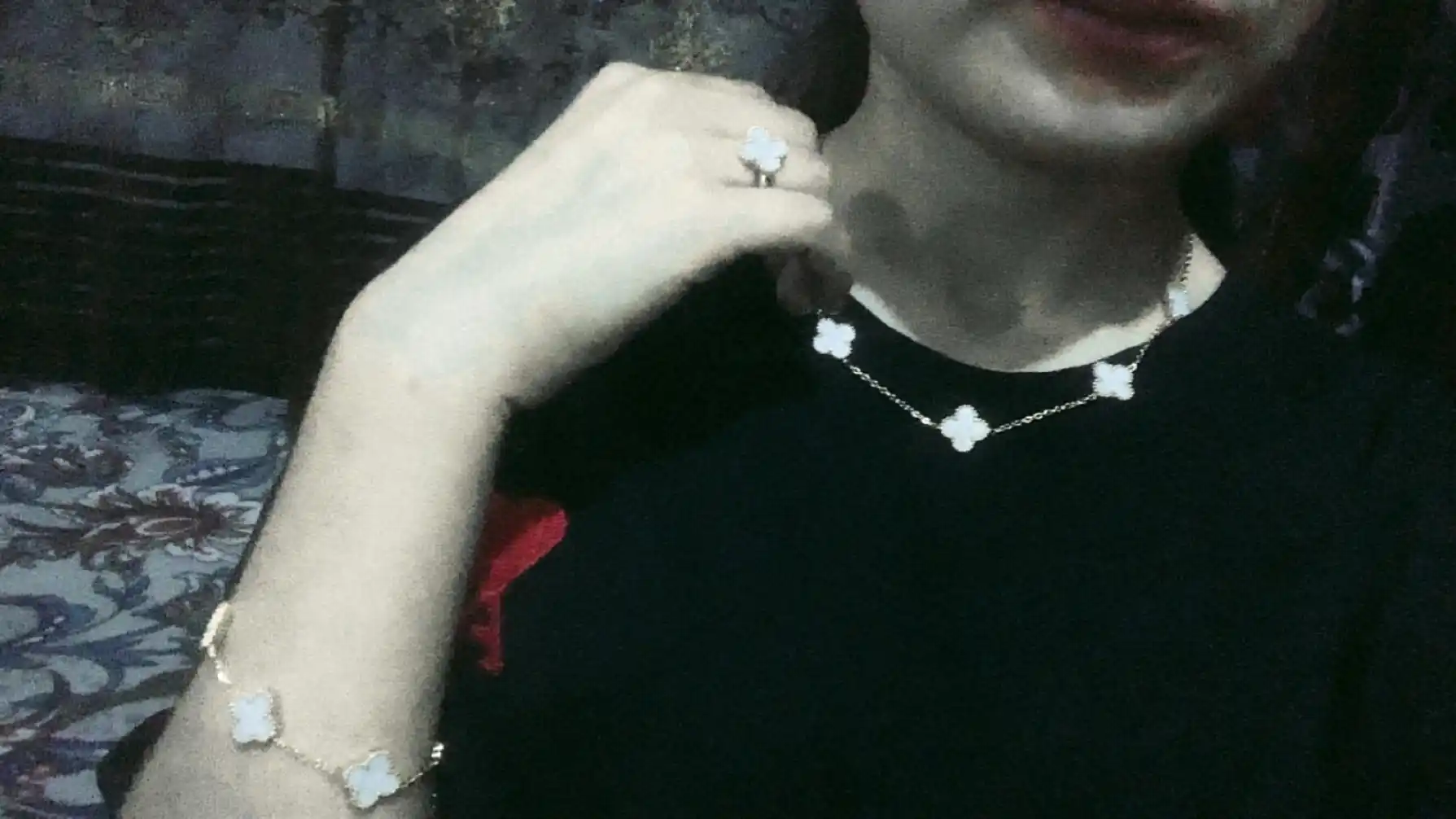 VAN CLEEF Taqinchoqlar to‘plami, uzuk, ziraklar, zanjir va bilaguzuk
