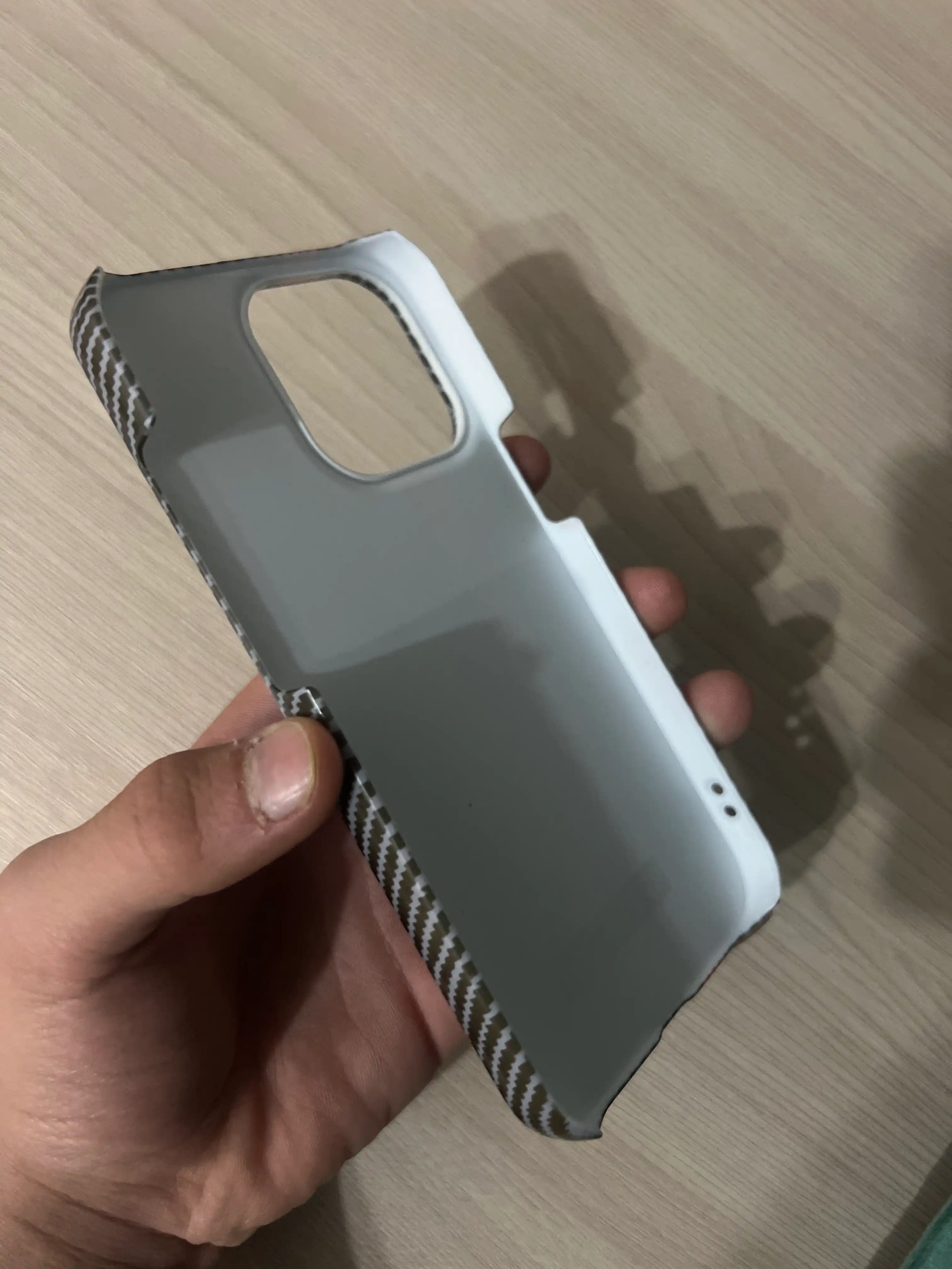 Карбоновый чехол для iPhone 11–16 Pro и Pro Max