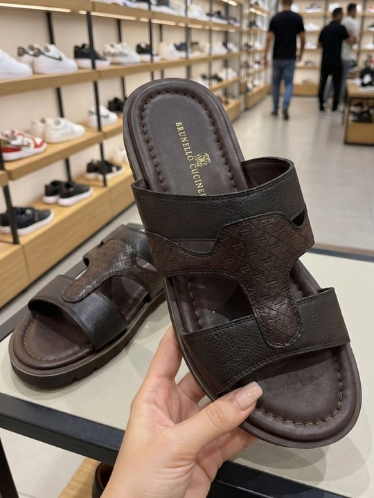 Erkaklar uchun yozgi charm tapochkalar