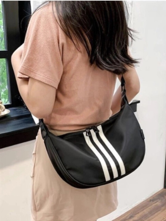 Yelkaga osiladigan sport sumkasi, keng tasmali