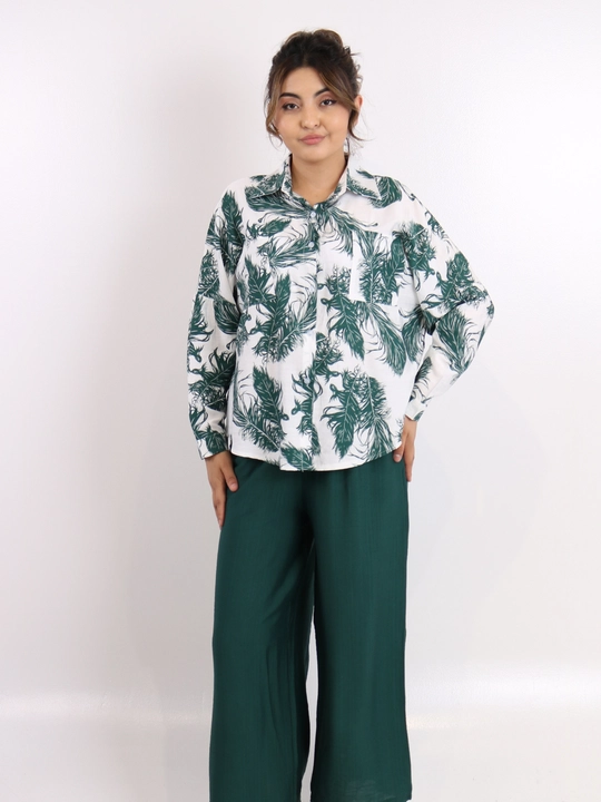 Ayollar kostyumi yengil oversized bosma naqshli ko‘ylak va shim to‘plami