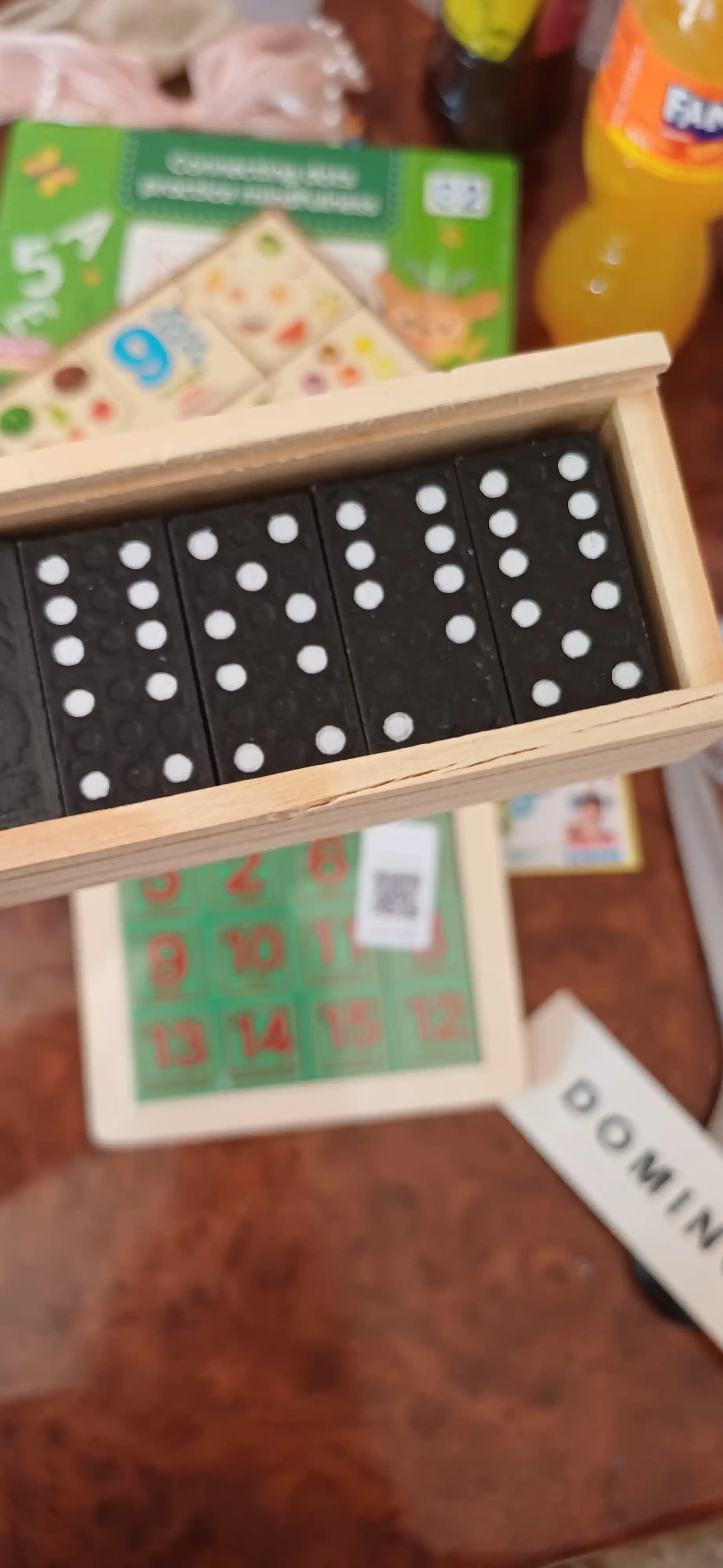 FIDGO domino, yog‘och qutida 28 ta tosh