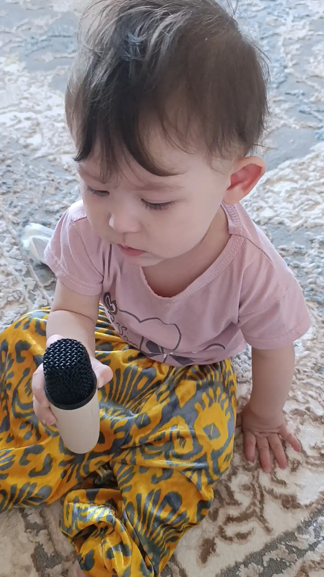 FIDGO Bluetooth karaoke kolonkasi, 2 ta mikrofon va RGB yoritish