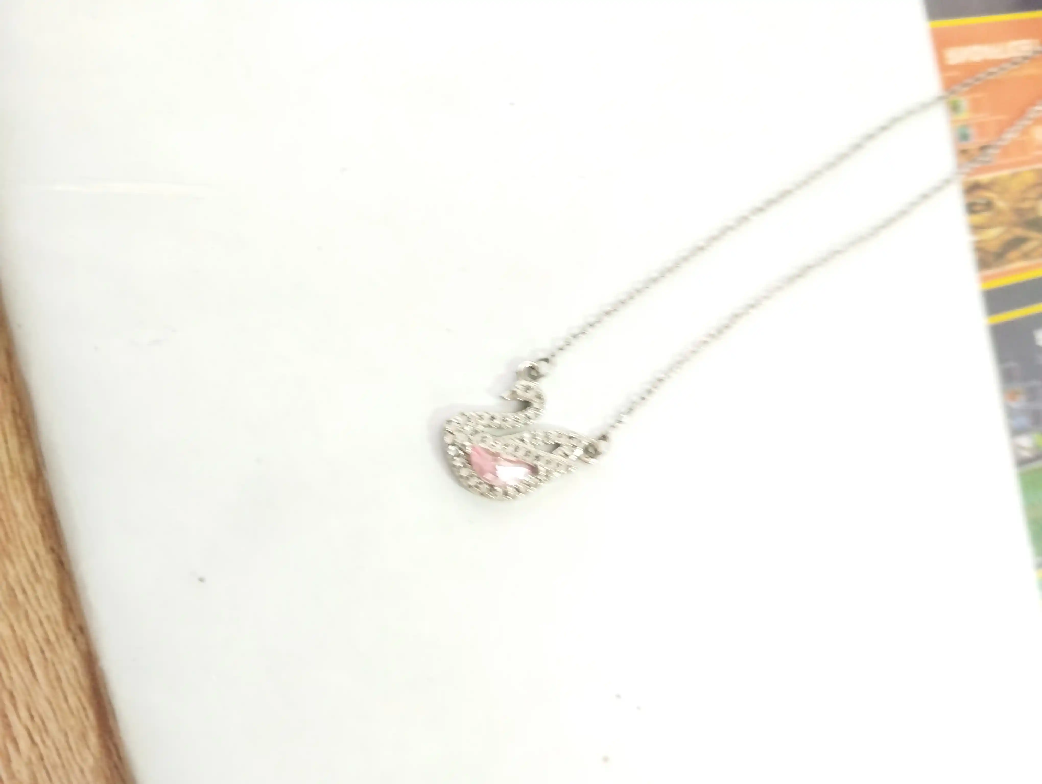 Ayollar va qizlar uchun taqinchoq, oqqush shakli, sovg'a qutisida, SWAROVSKI