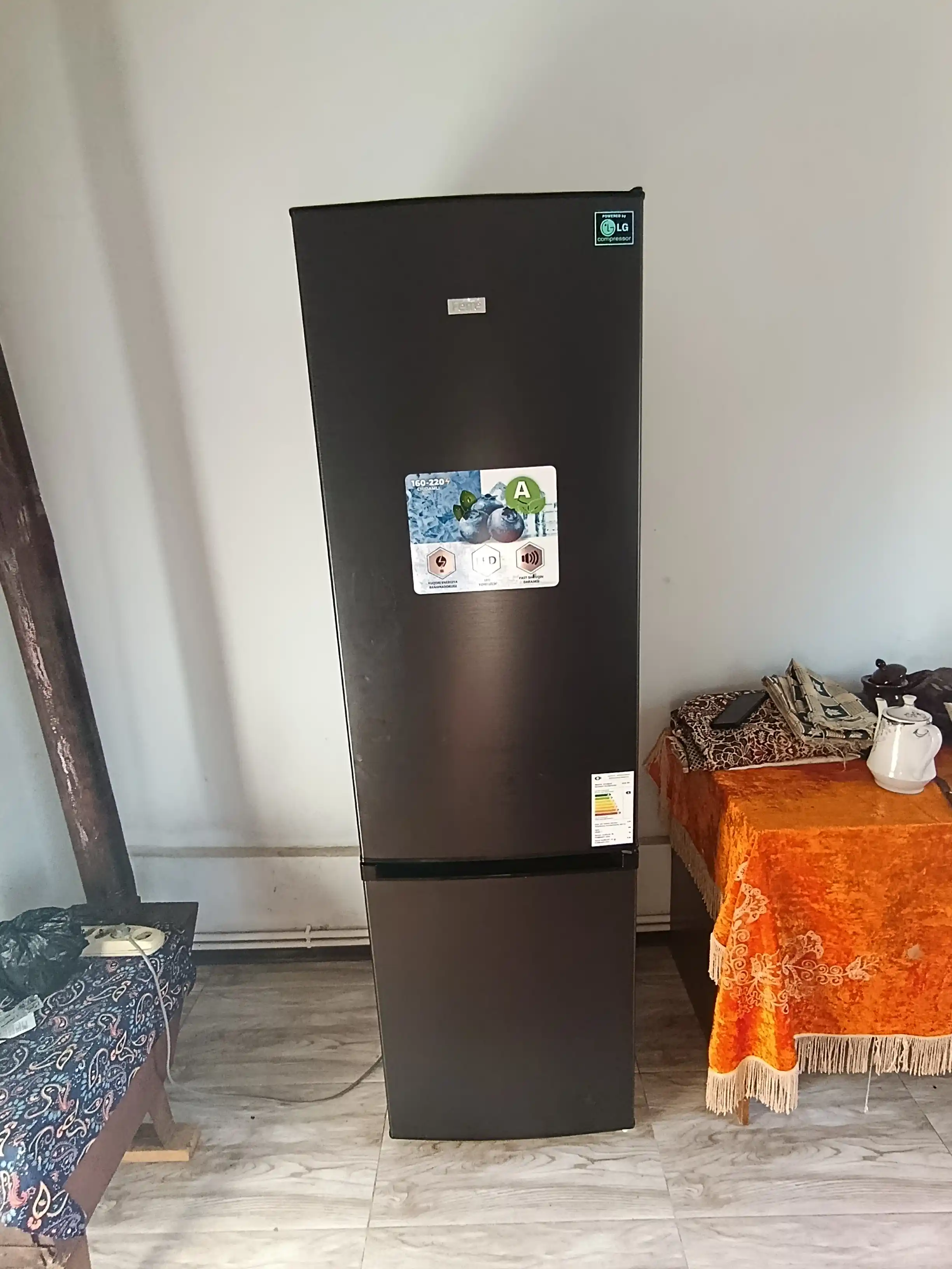 Sovutgich Ferre UCR 365: 290L, LG kompressor, A sinf, balandligi 189 sm, shovqinsiz 41 dB