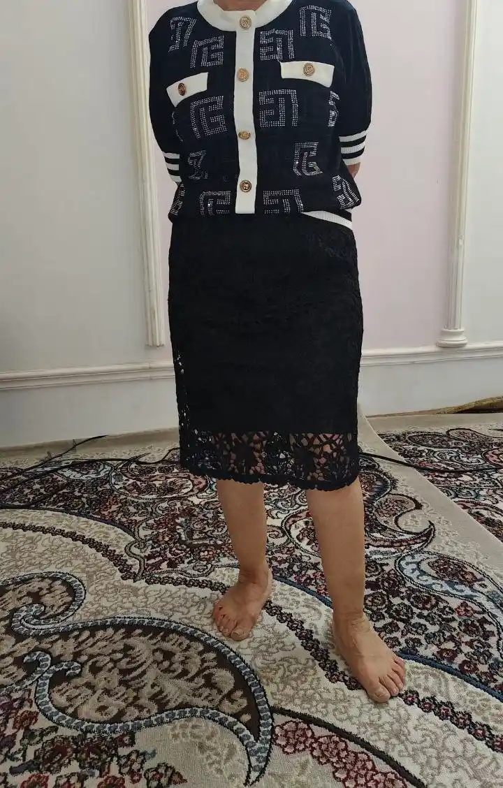 Maktab va maktab uchun klassik gabardin yubka. Ayollar va qizlar uchun