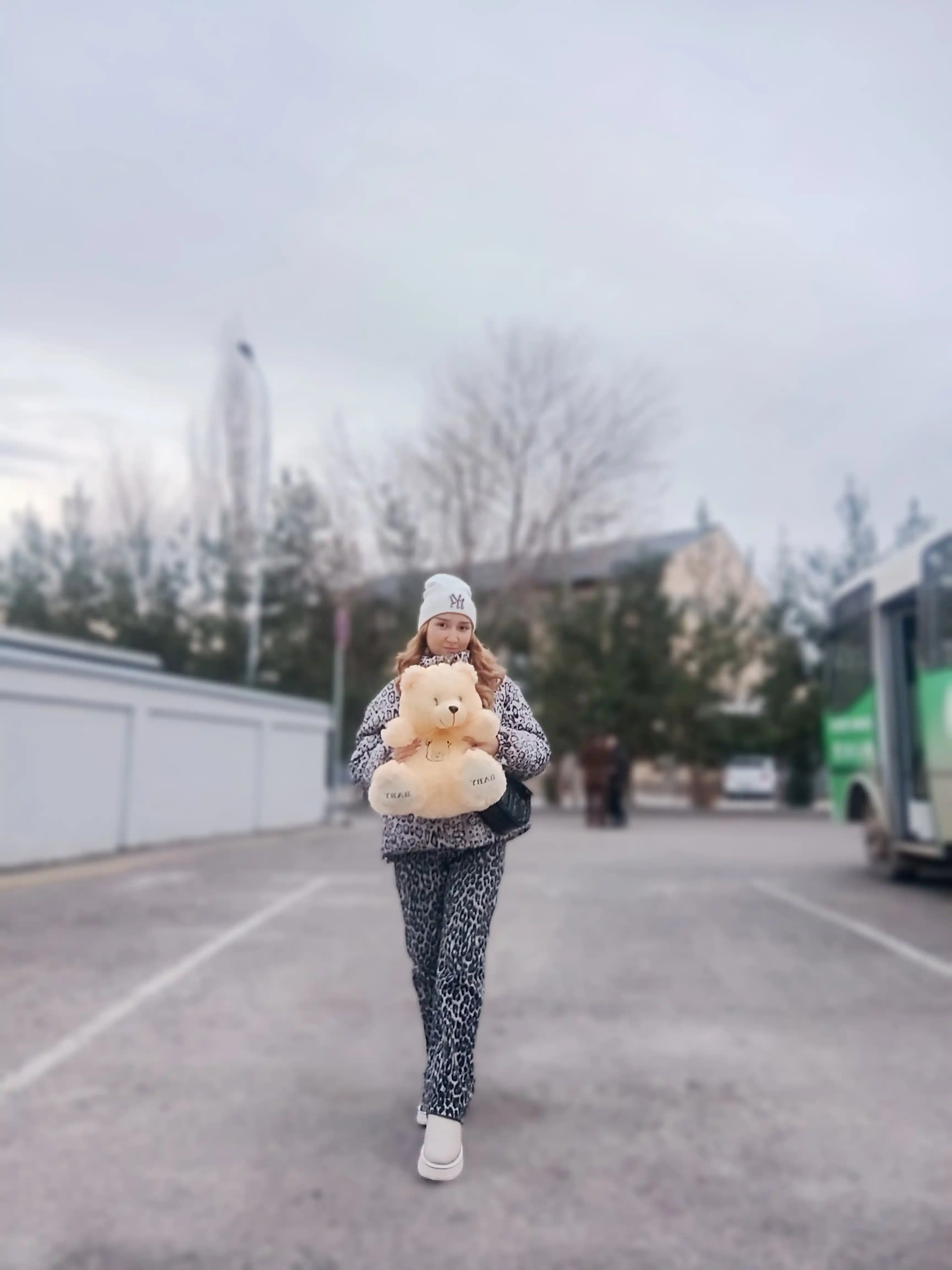 Ayollar uchun leopard naqshli issiq kurtka