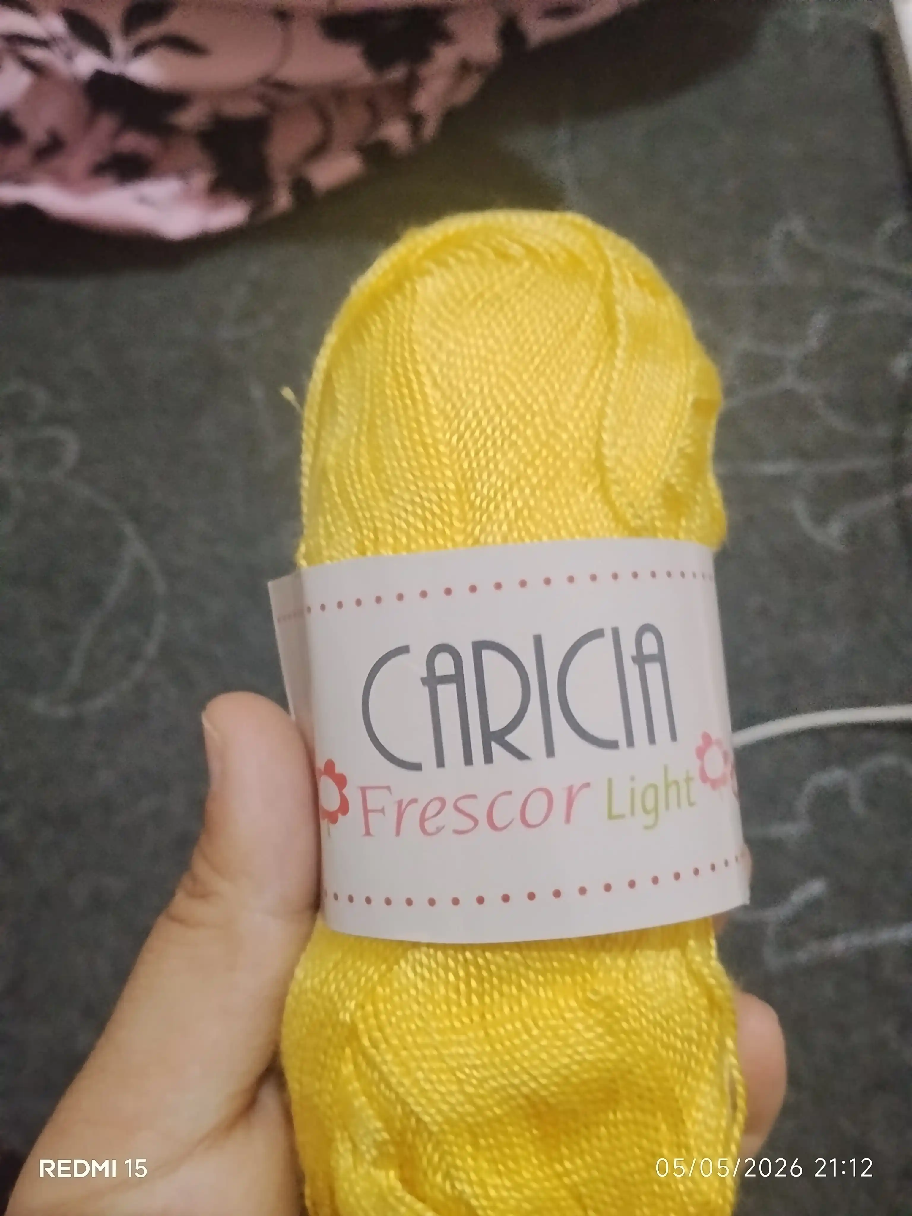 To'quv ipi Caricia - 375 m, 75 g, 100 % akril, qadoqda 1 dona