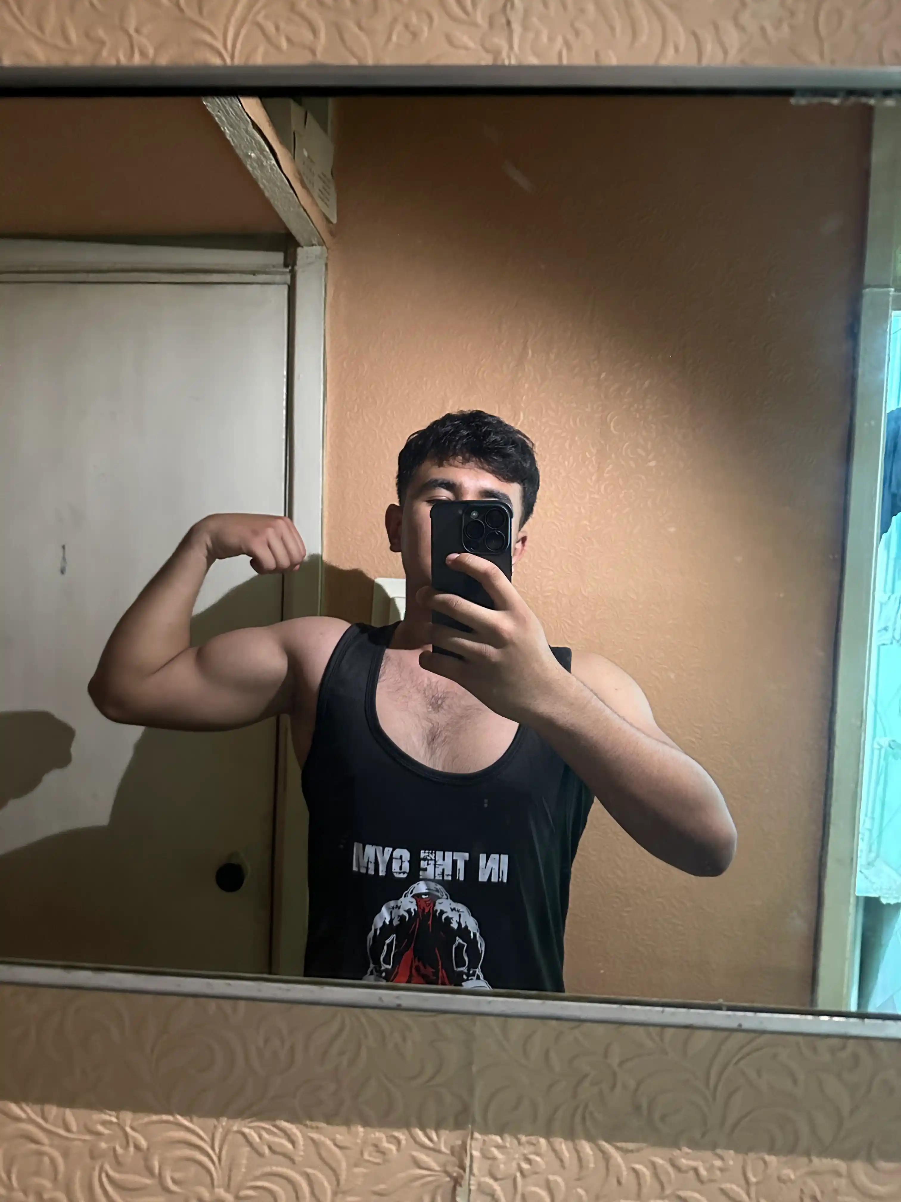 GYM Erkaklar uchun mayka, sport mayka, formani ochib ko'rsatuvchi, mativatsiya uchun
