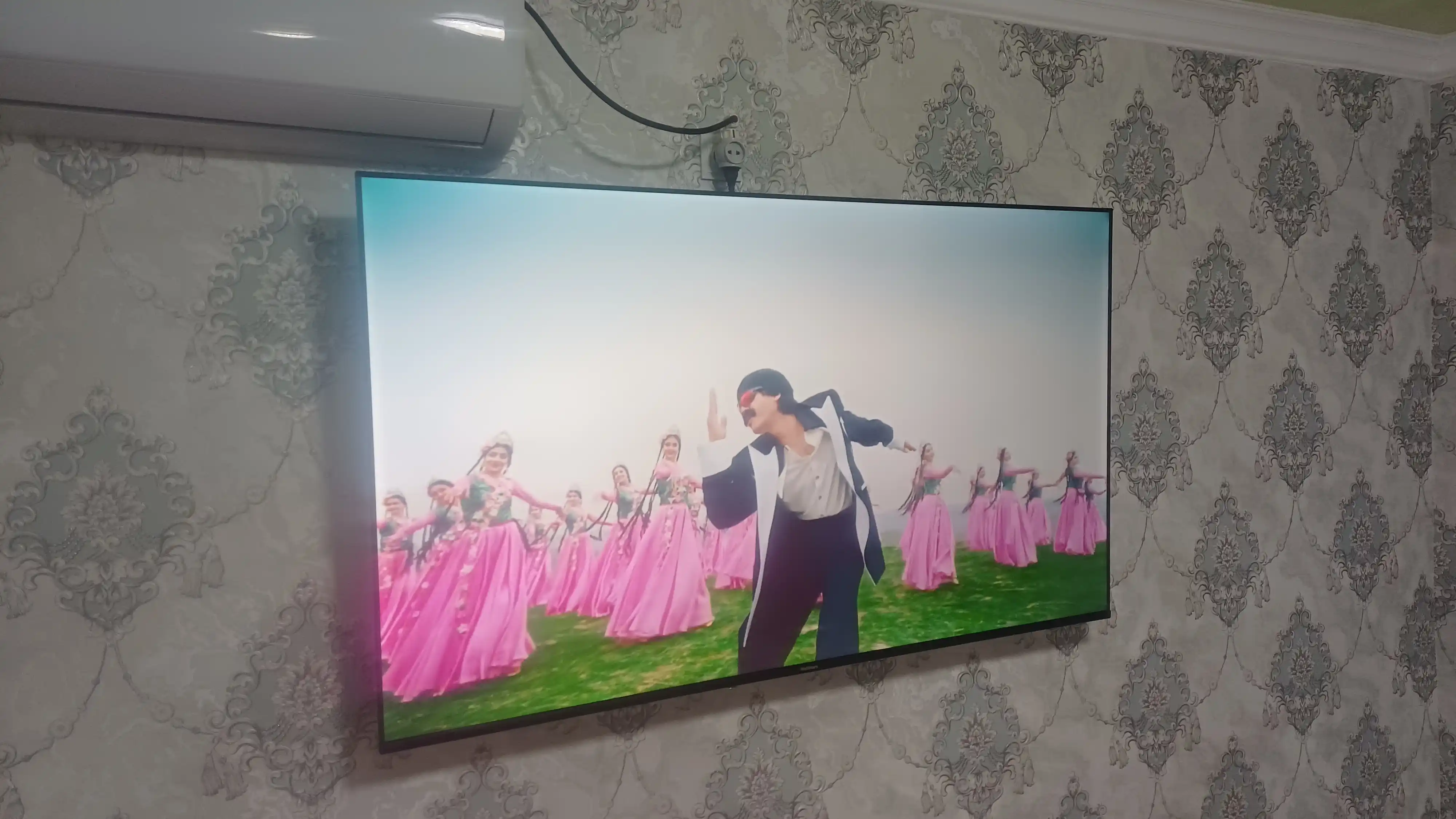 Smart televizor Wellstars 55" 4K UHD LED WebOS, HDR, Wi-Fi, ovozli boshqarish