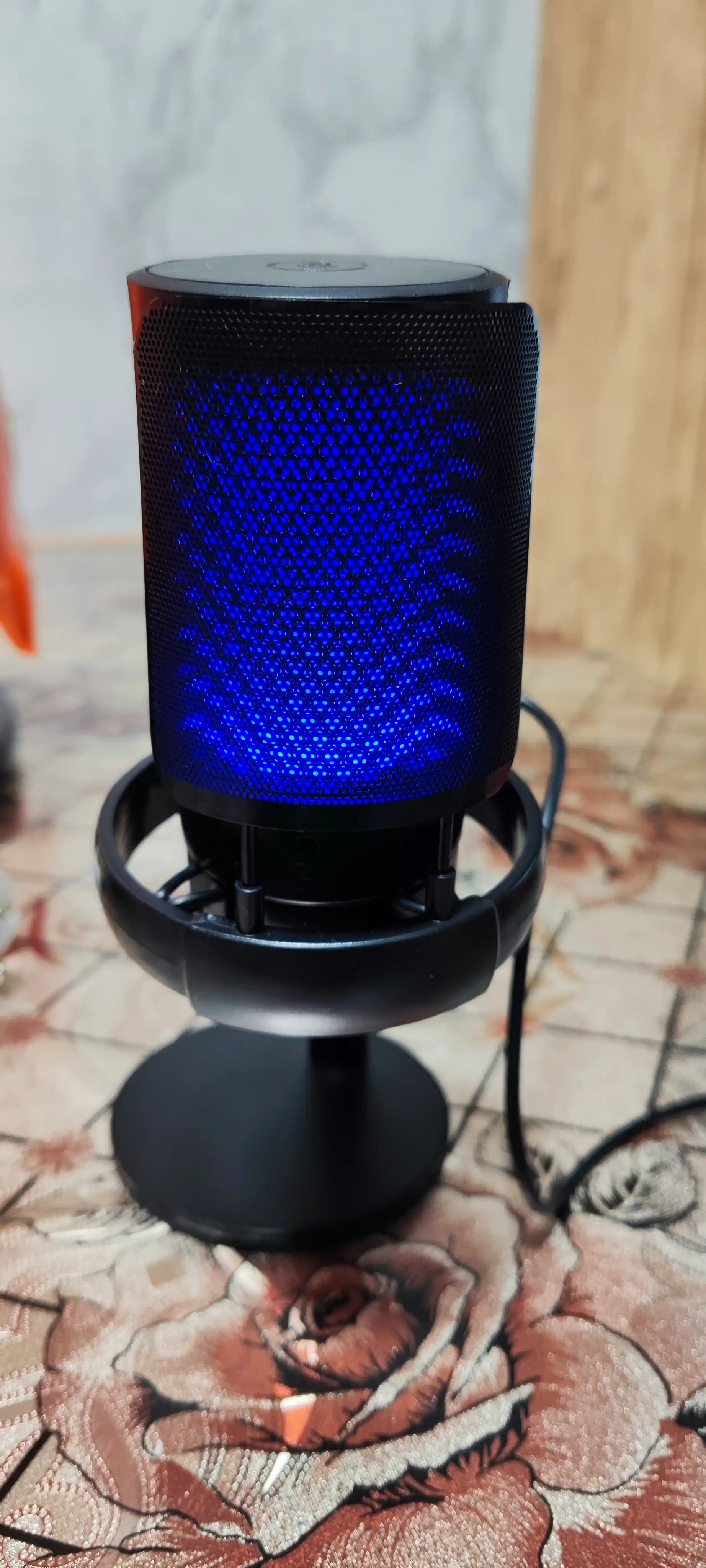 Игровой конденсаторный RGB микрофон ME6S со стойкой, шок-маунтом и поп-фильтром