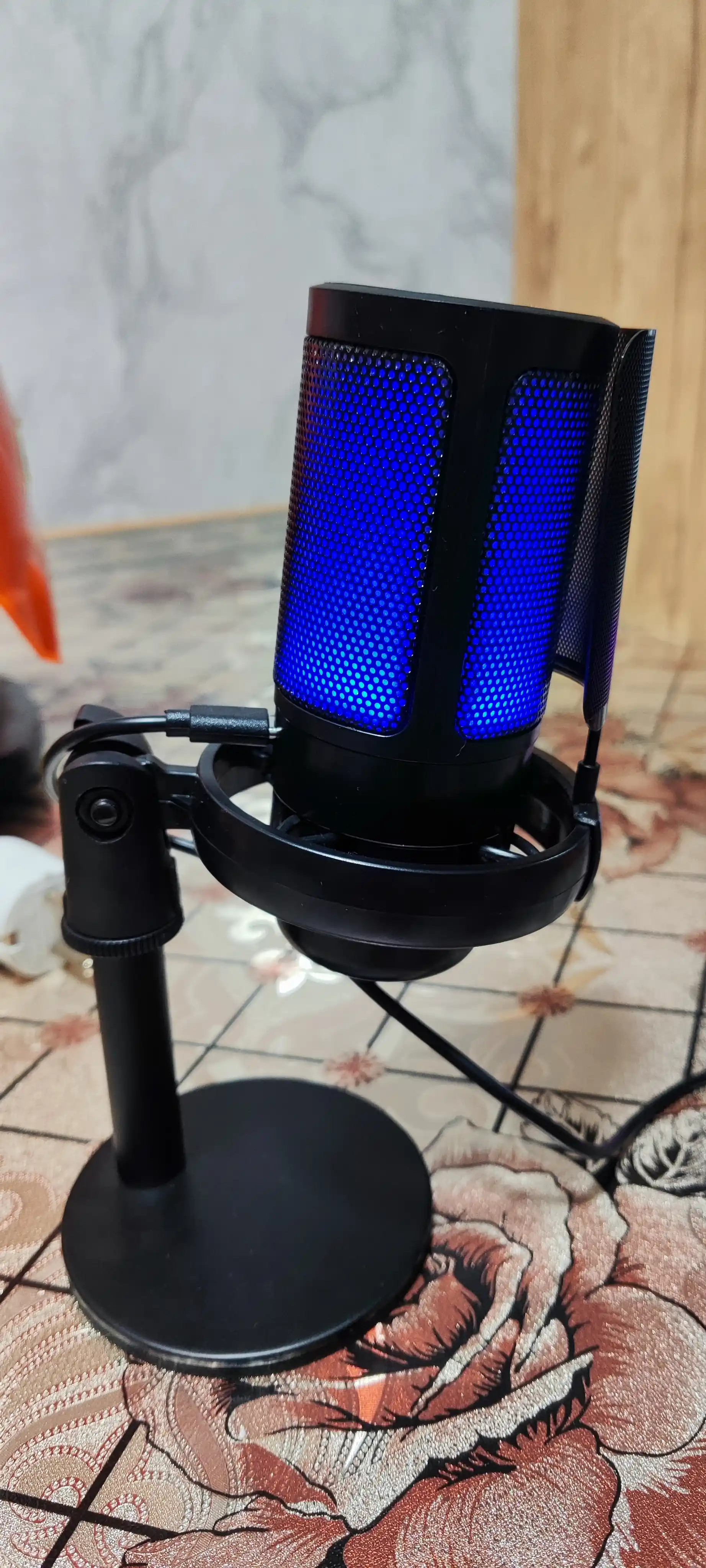 Игровой конденсаторный RGB микрофон ME6S со стойкой, шок-маунтом и поп-фильтром
