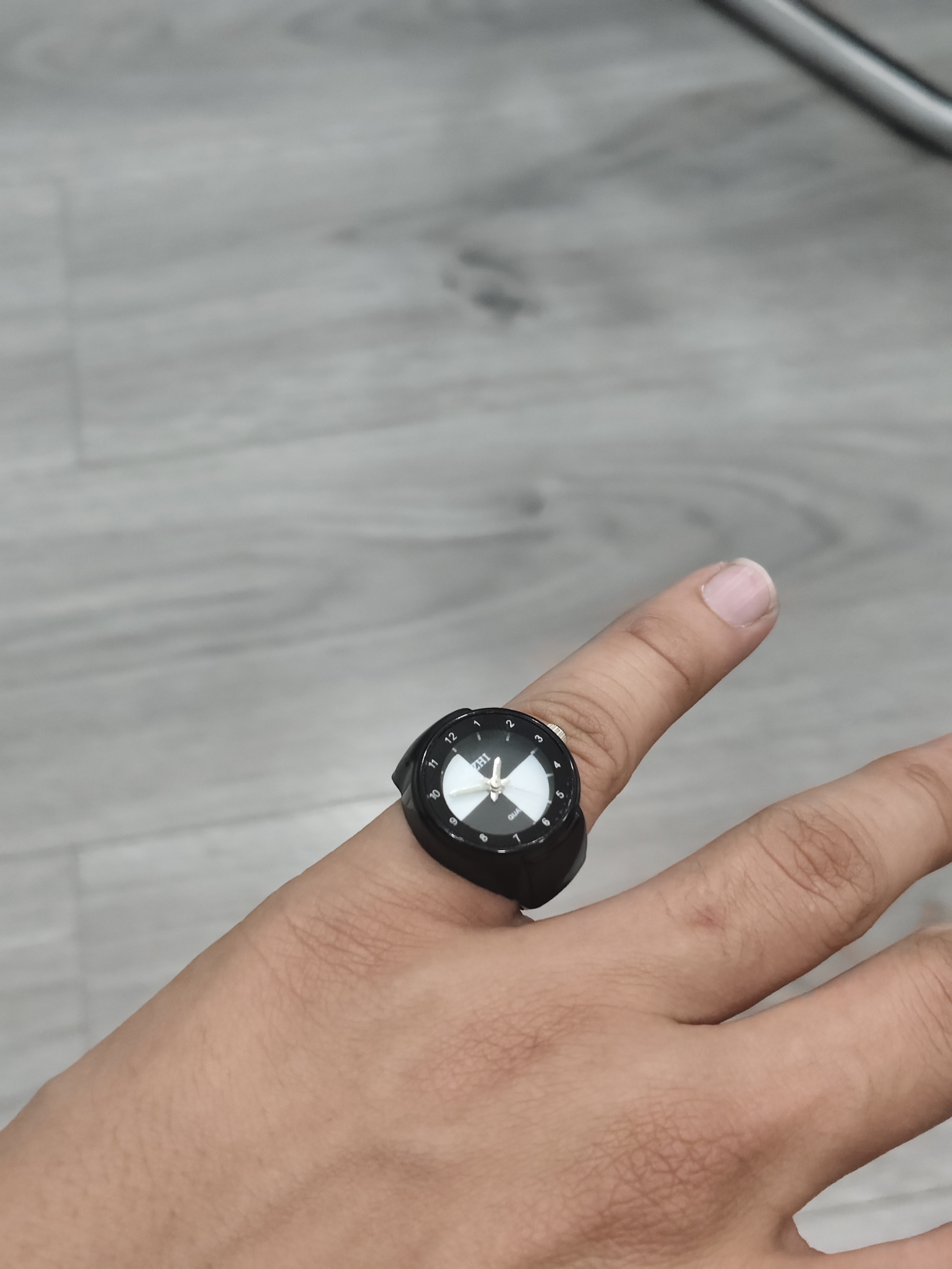 Minimalist Quartz Wristwatch Uzuk soat