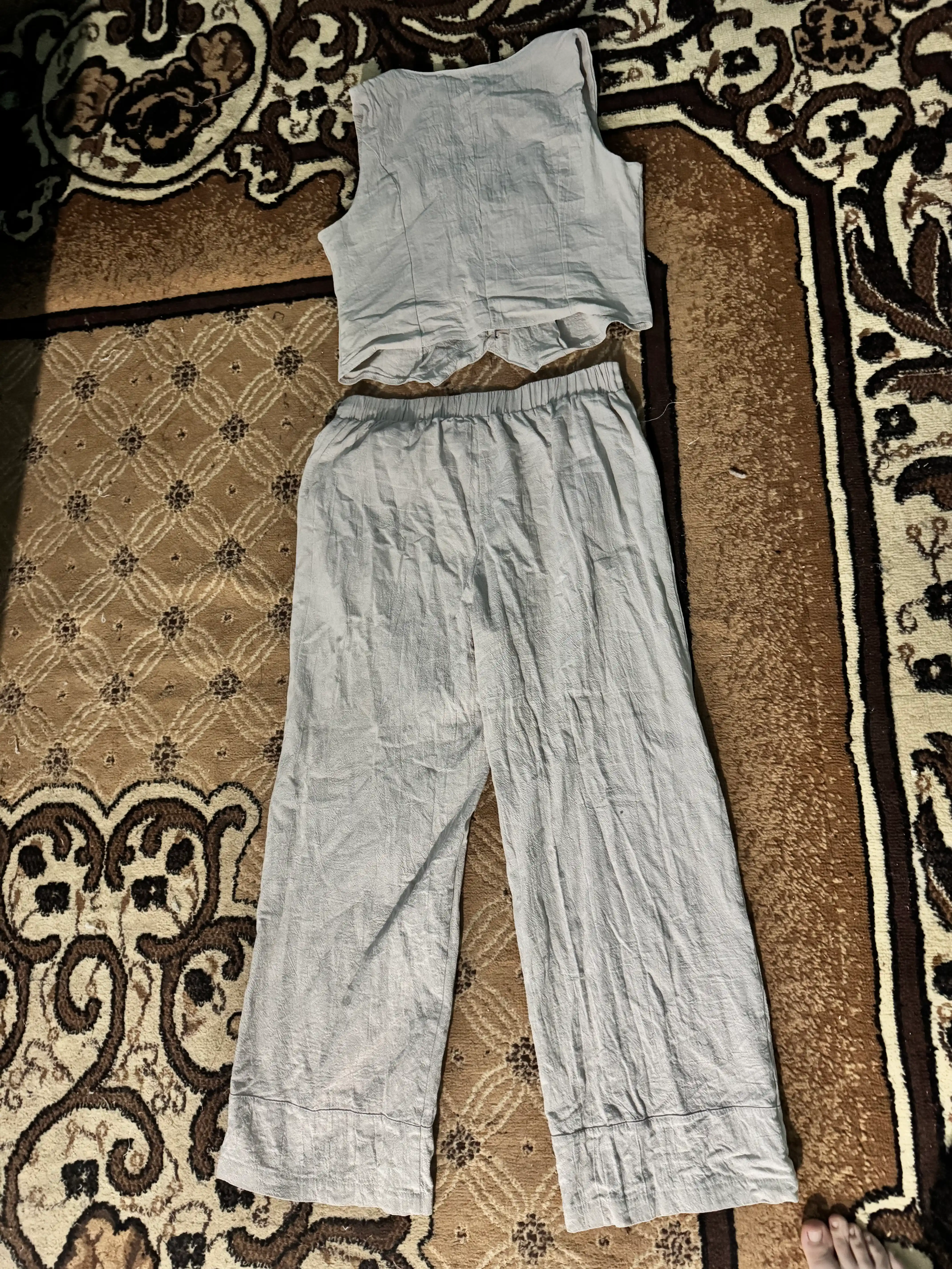 Kuzgi ayollar muslin kostyumi - jaket va keng shim, yengil zamonaviy to‘plam