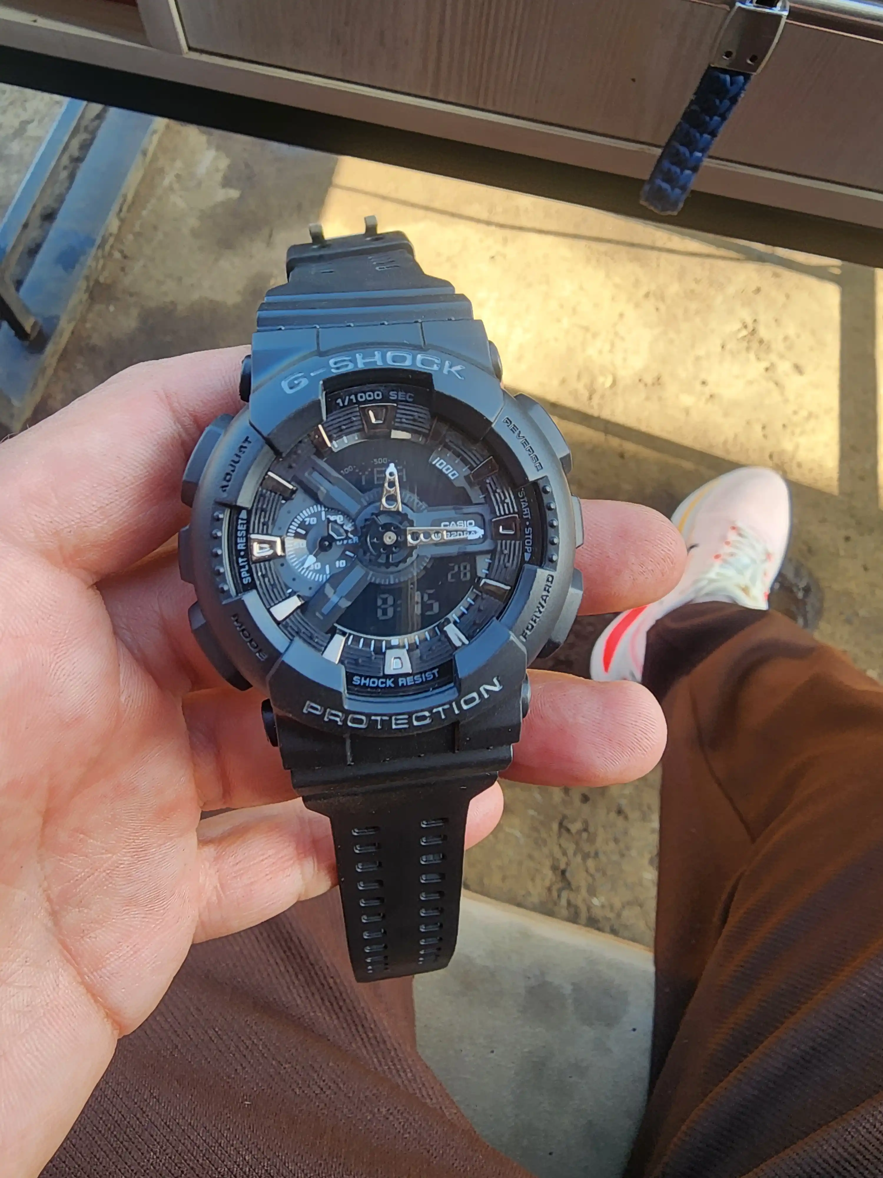Erkaklar sport qo‘l soati — analog va raqamli displey