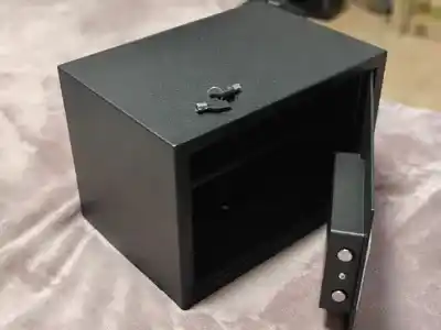 Uy va ofis uchun mini seyf, kalitli va kodli qulf bilan, o‘lchami 23×17×17 sm