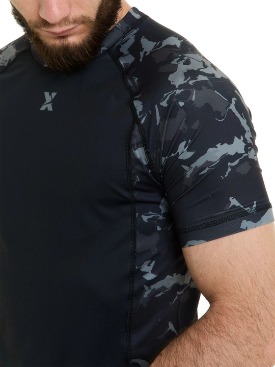 Codex UltraLight Camo Black erkaklar rashgardi: MMA, BJJ va mashg‘ulotlar uchun