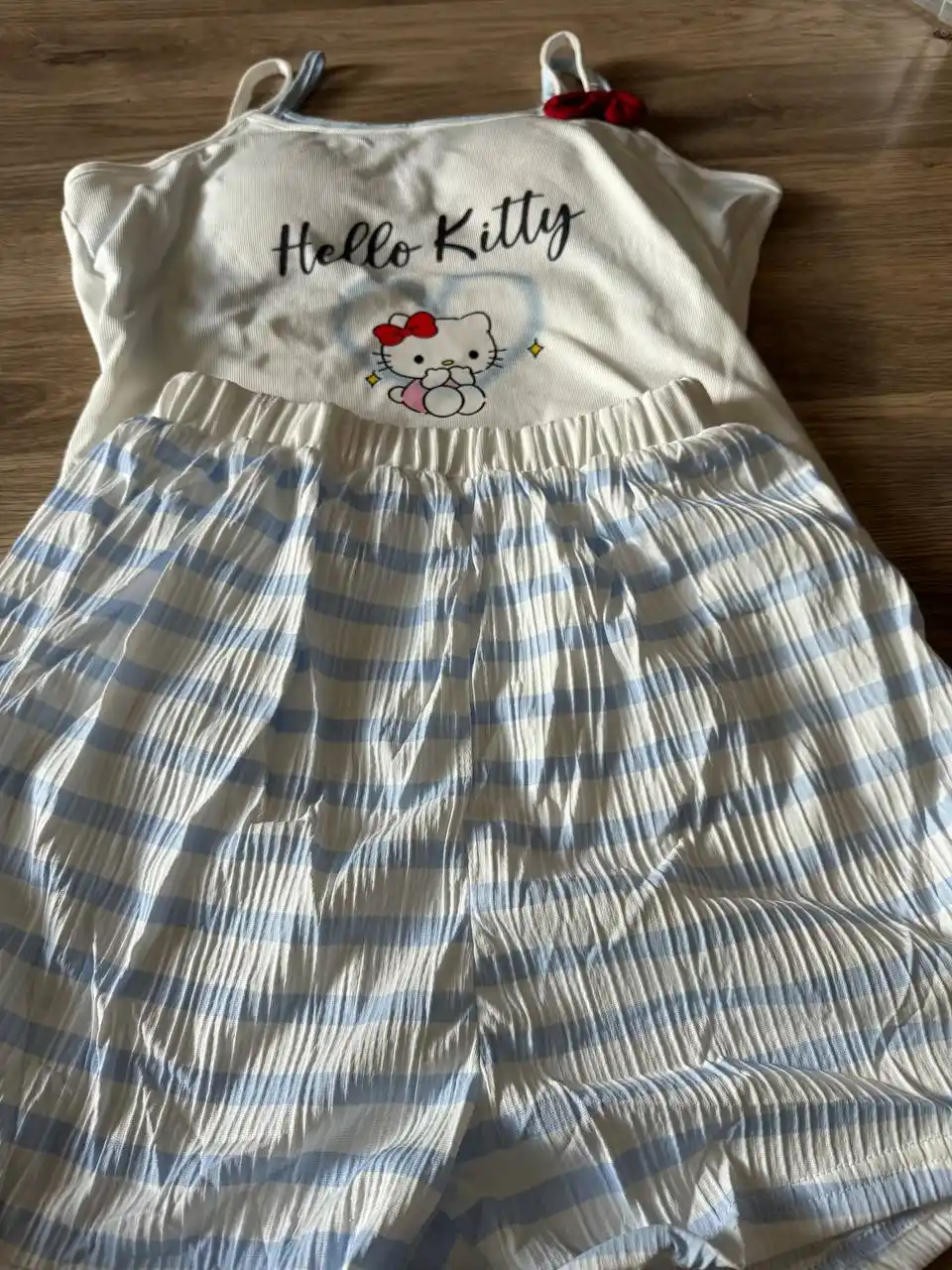 Qizlar uchun pijamalar, top va shortilar, uy kiyimlari
