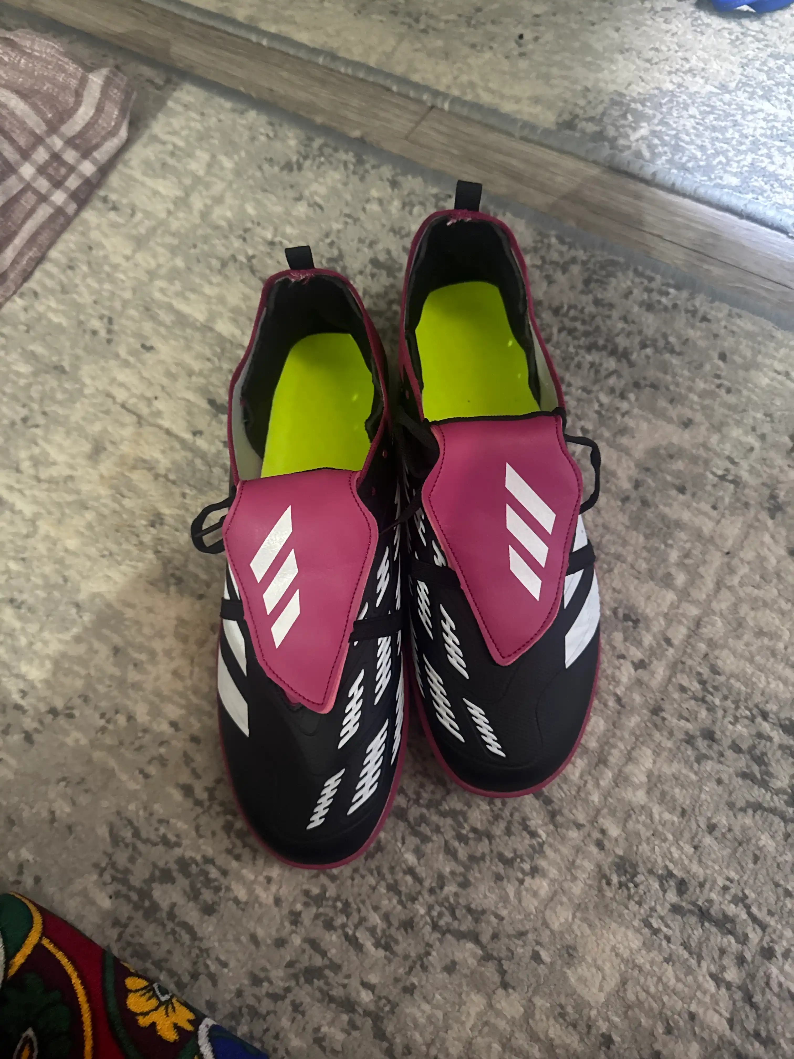 F50 va Predator futbol butsalari va sorokonojkalari, erkaklar va bolalar uchun