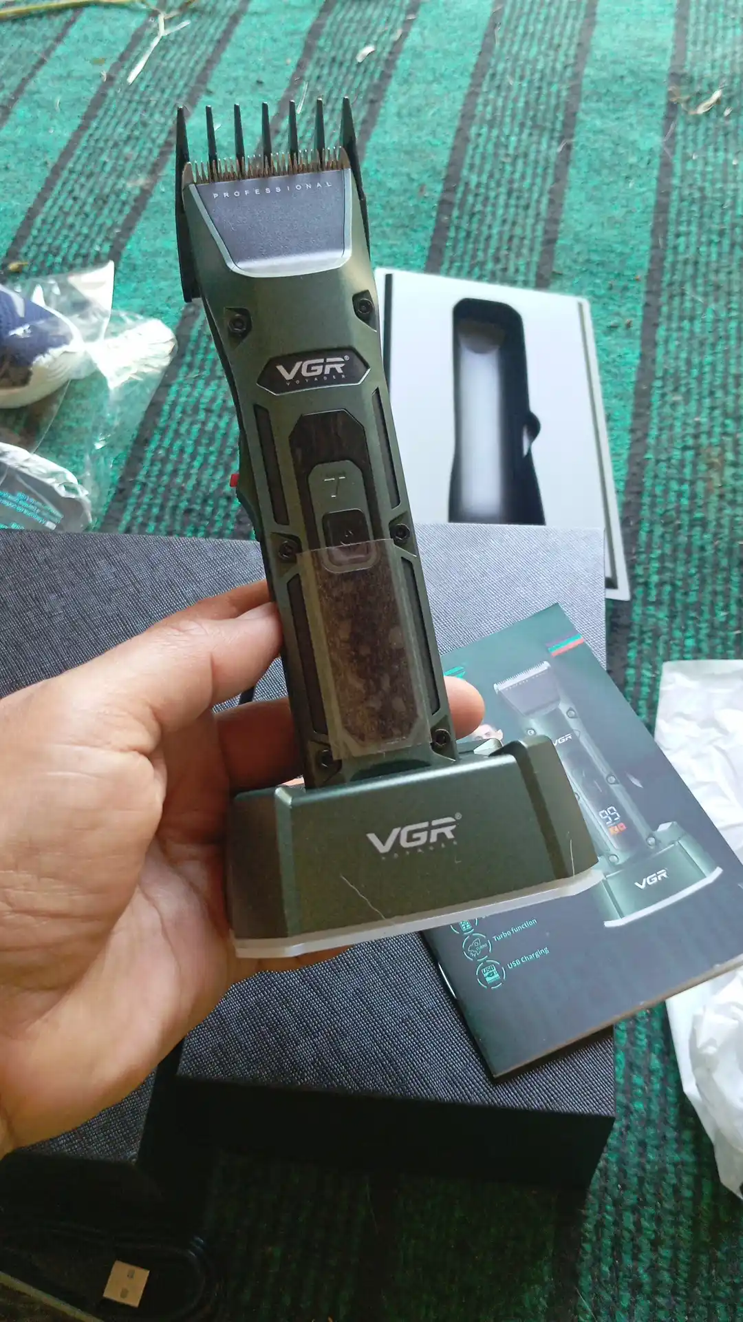 Erkaklar uchun VGR V-696, V-123, V-278, V-933 professional soch-soqol olish mashinasi