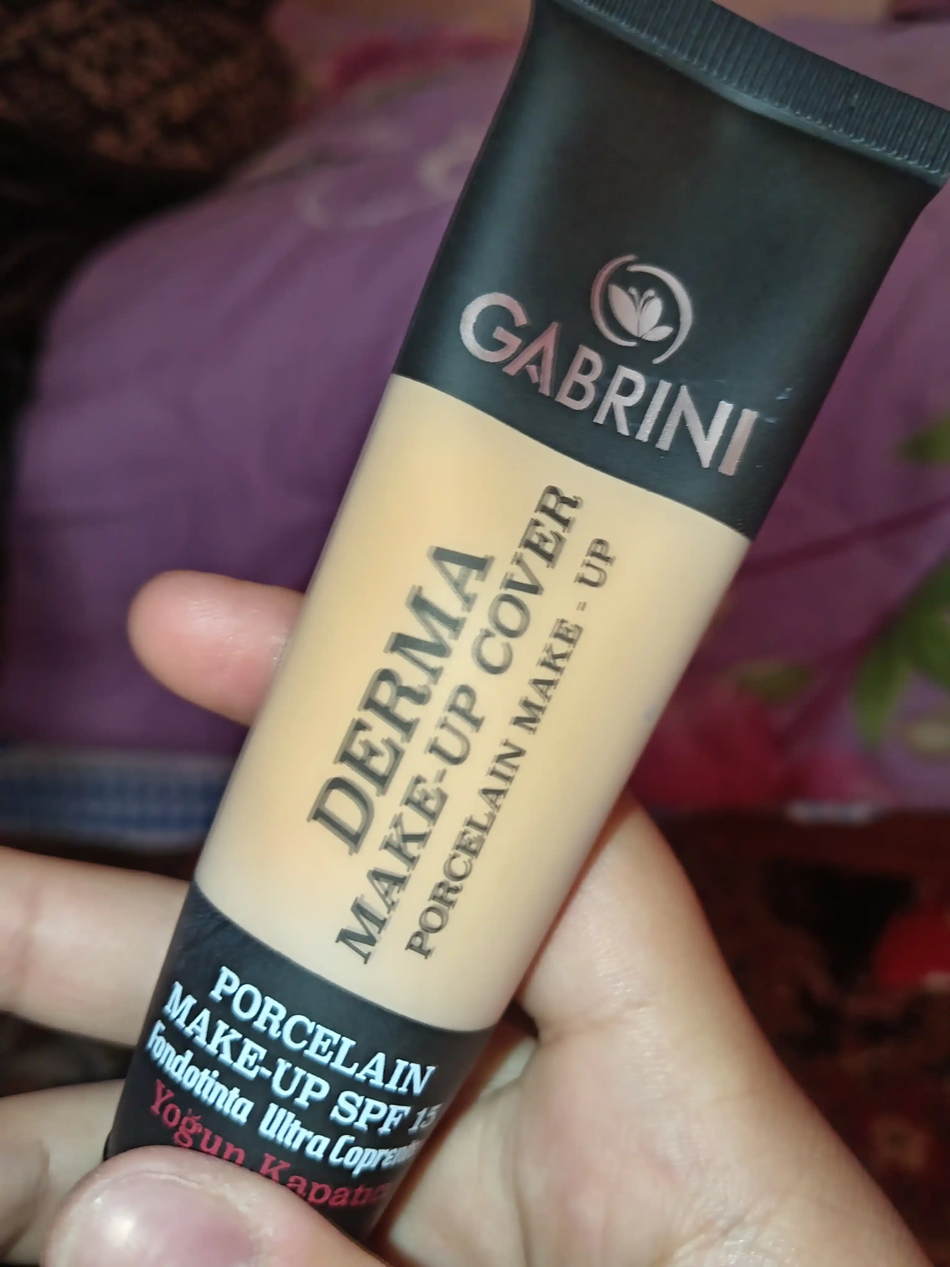Gabrini Derma xiralashtiruvchi tonal krem, pardoz uchun, SPF 15
