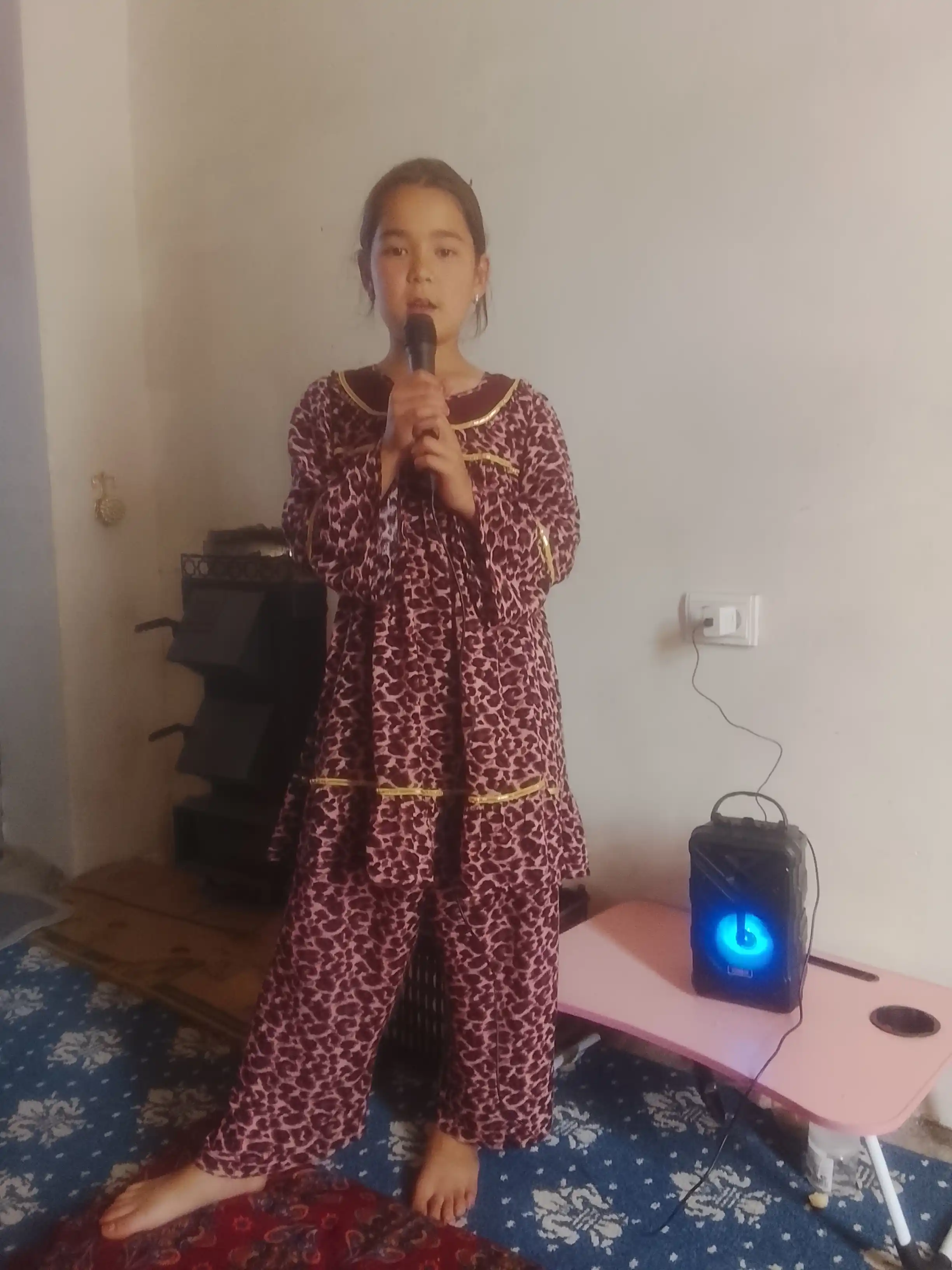 Soonbox S7 karaoke kolonka, Bluetooth, FM radio, mikrofonli, LED yoritgichli