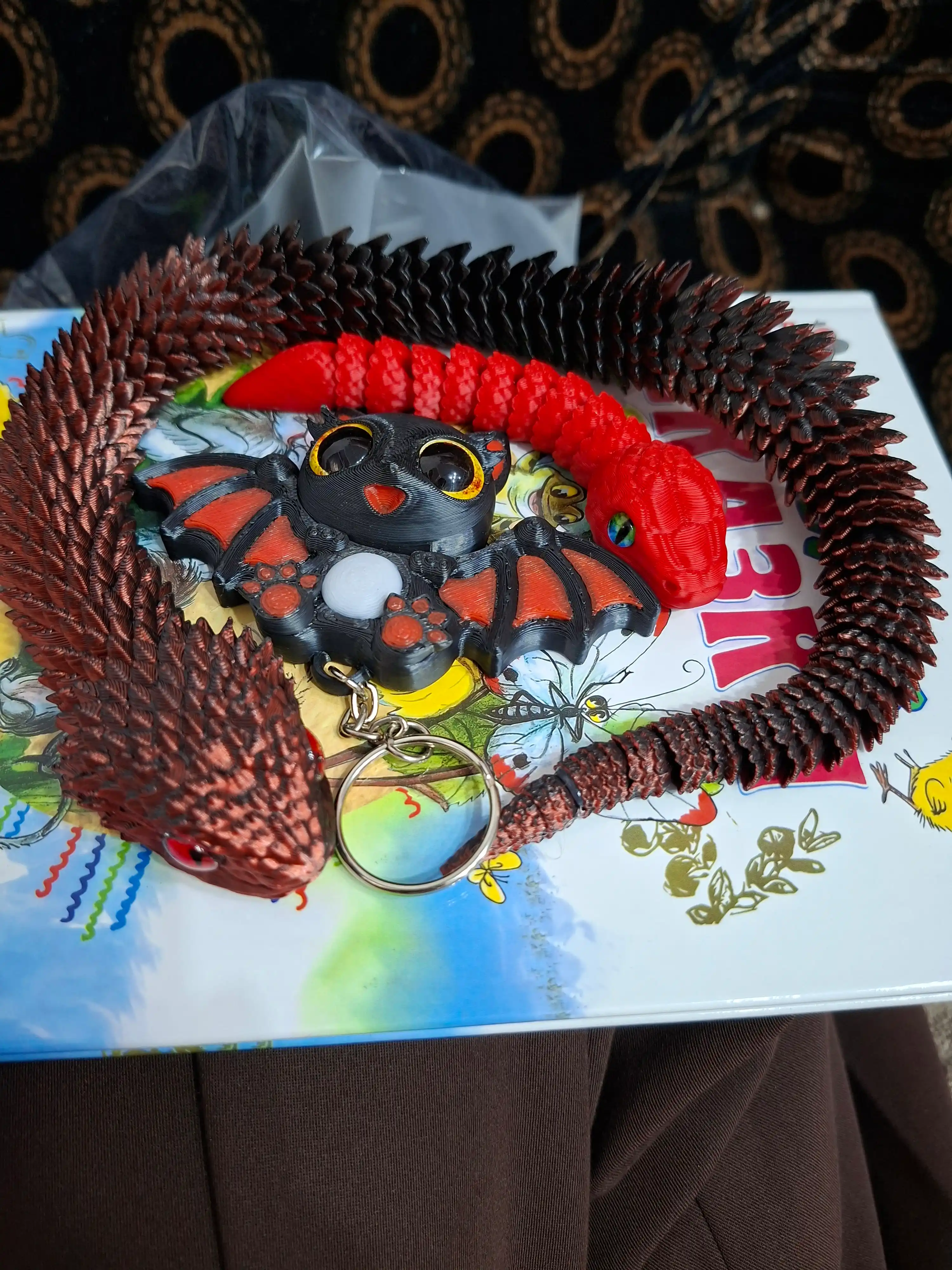3D printerda chop etilgan ilon stressga qarshi harakatlanuvchi o‘yinchoq
