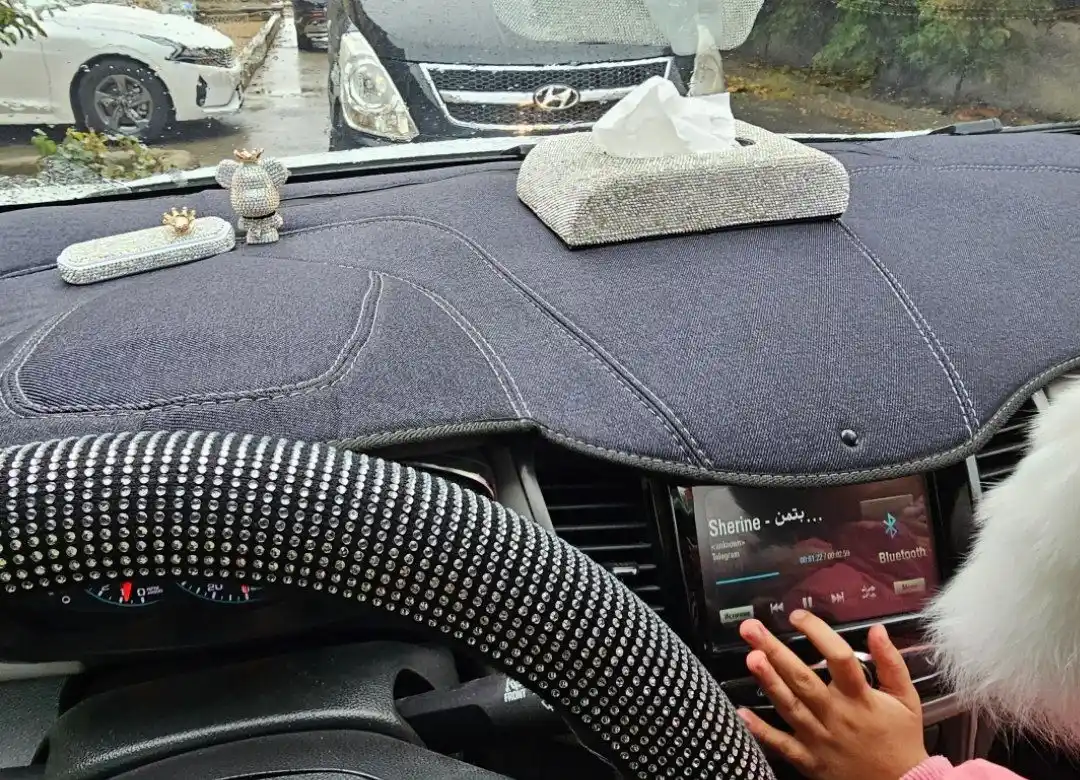 Jensi materialdan tarpeda chexoli, gilam va nakidka Chevrolet avtomobillari uchun sifatli