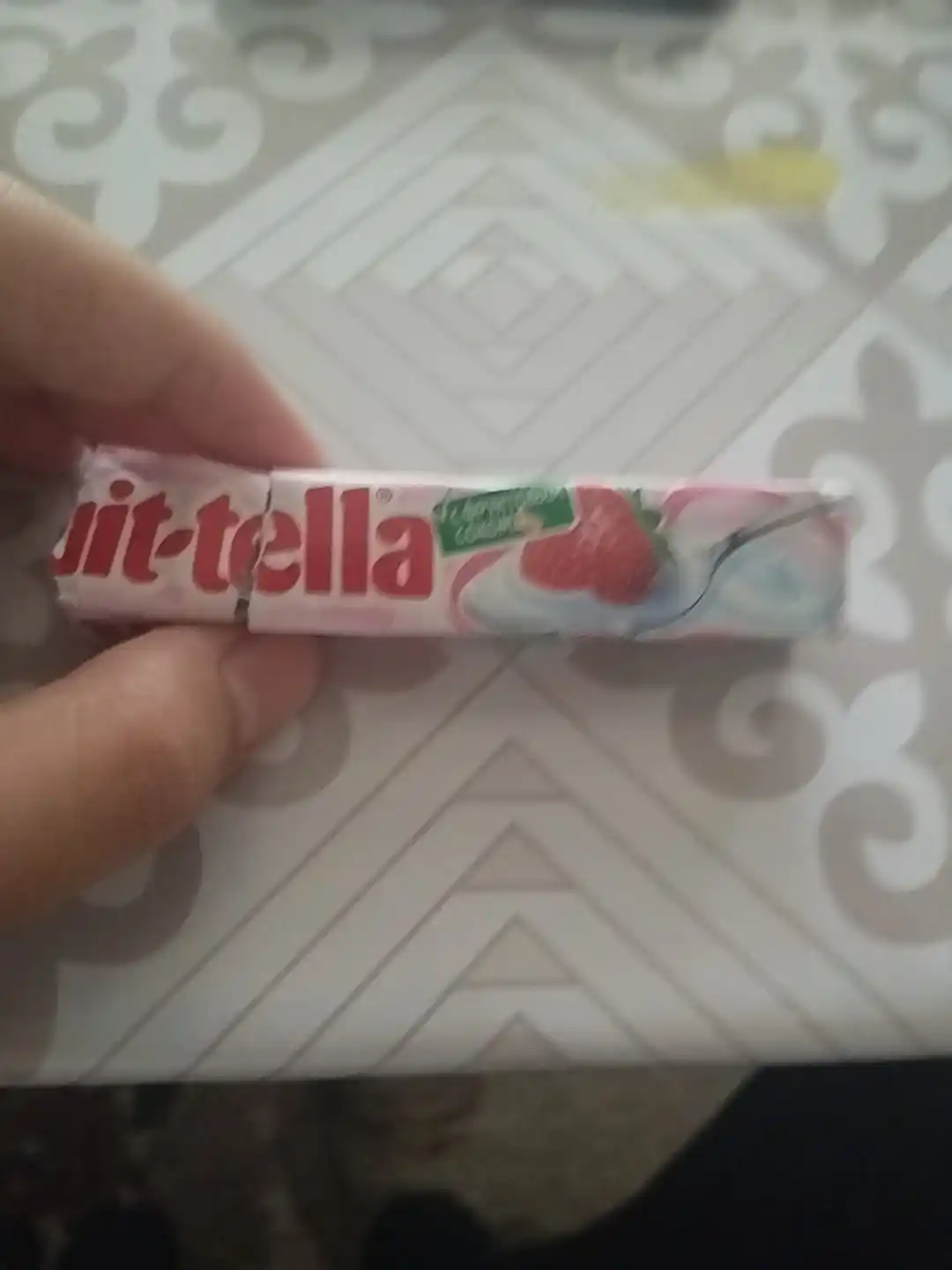 Fruit-tella chaynaladigan konfetlari Qulupnayli yogurt 41 grammdan