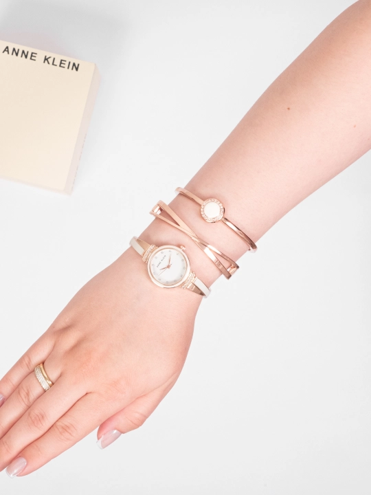 Anne Klein AK3292 ayollar soati, ikkita bilaguzuk to‘plami