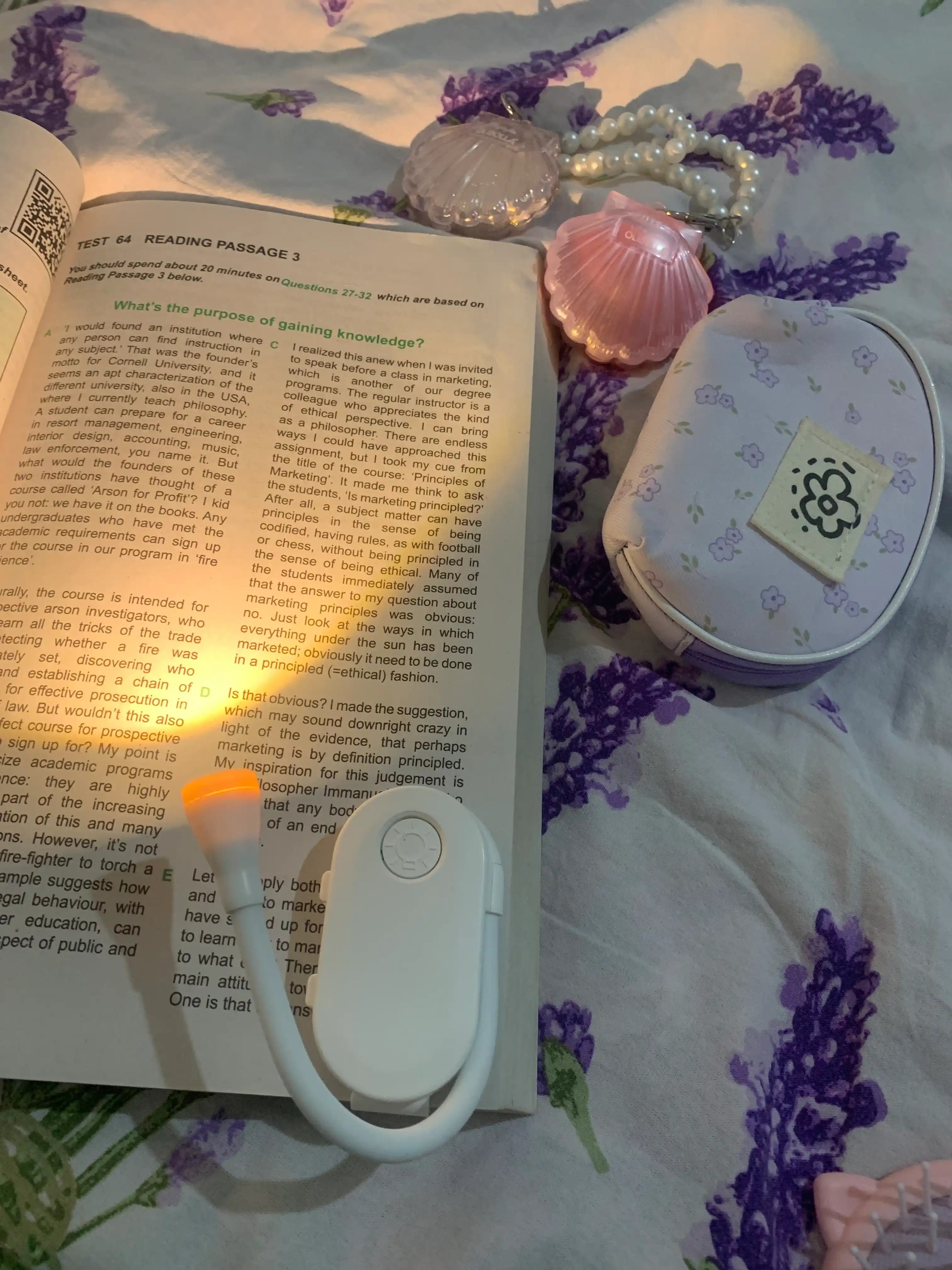 Kitob o‘qish uchun lampa, yoritgich va simsiz yoritgich