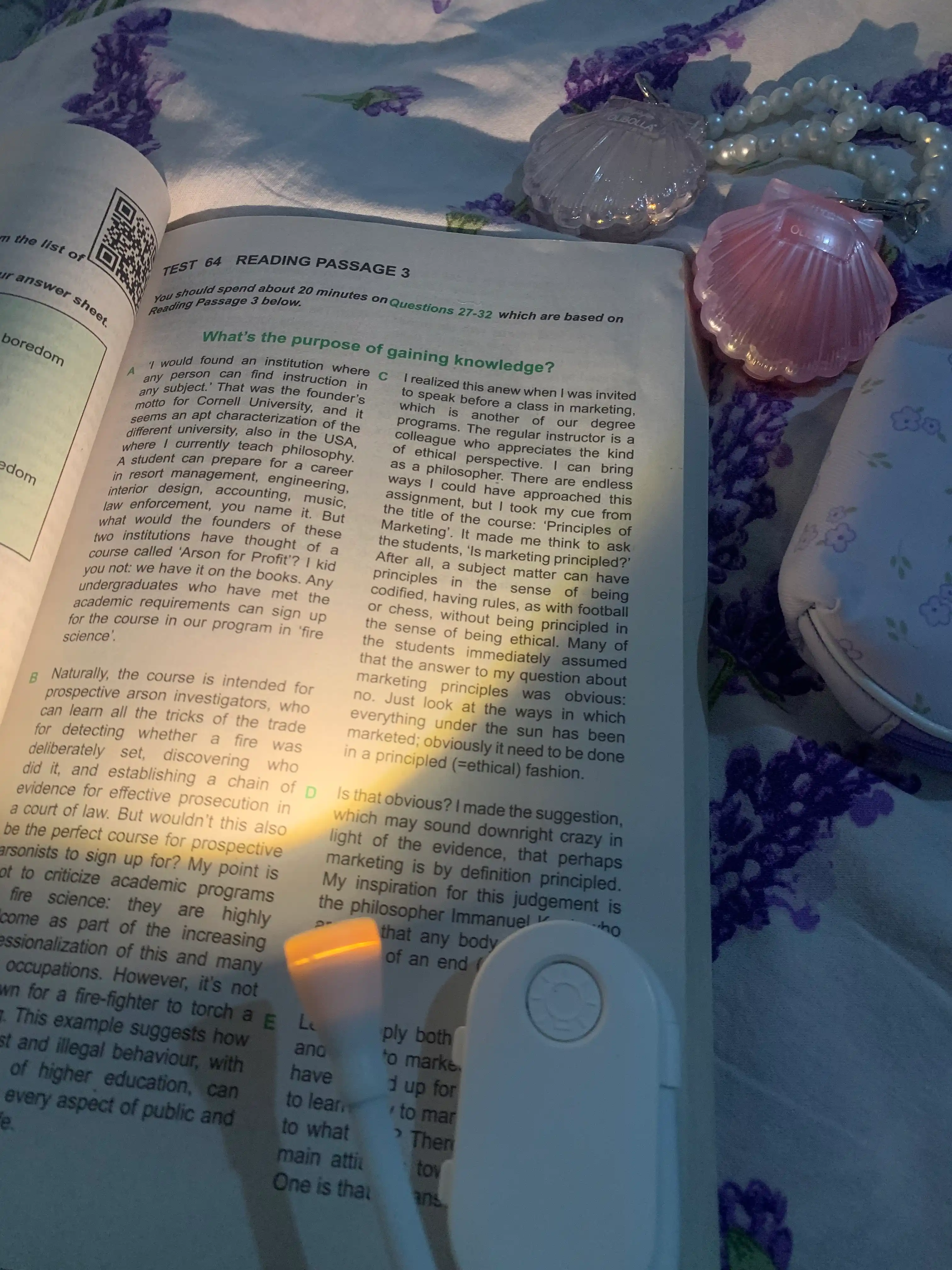 Kitob o‘qish uchun lampa, yoritgich va simsiz yoritgich