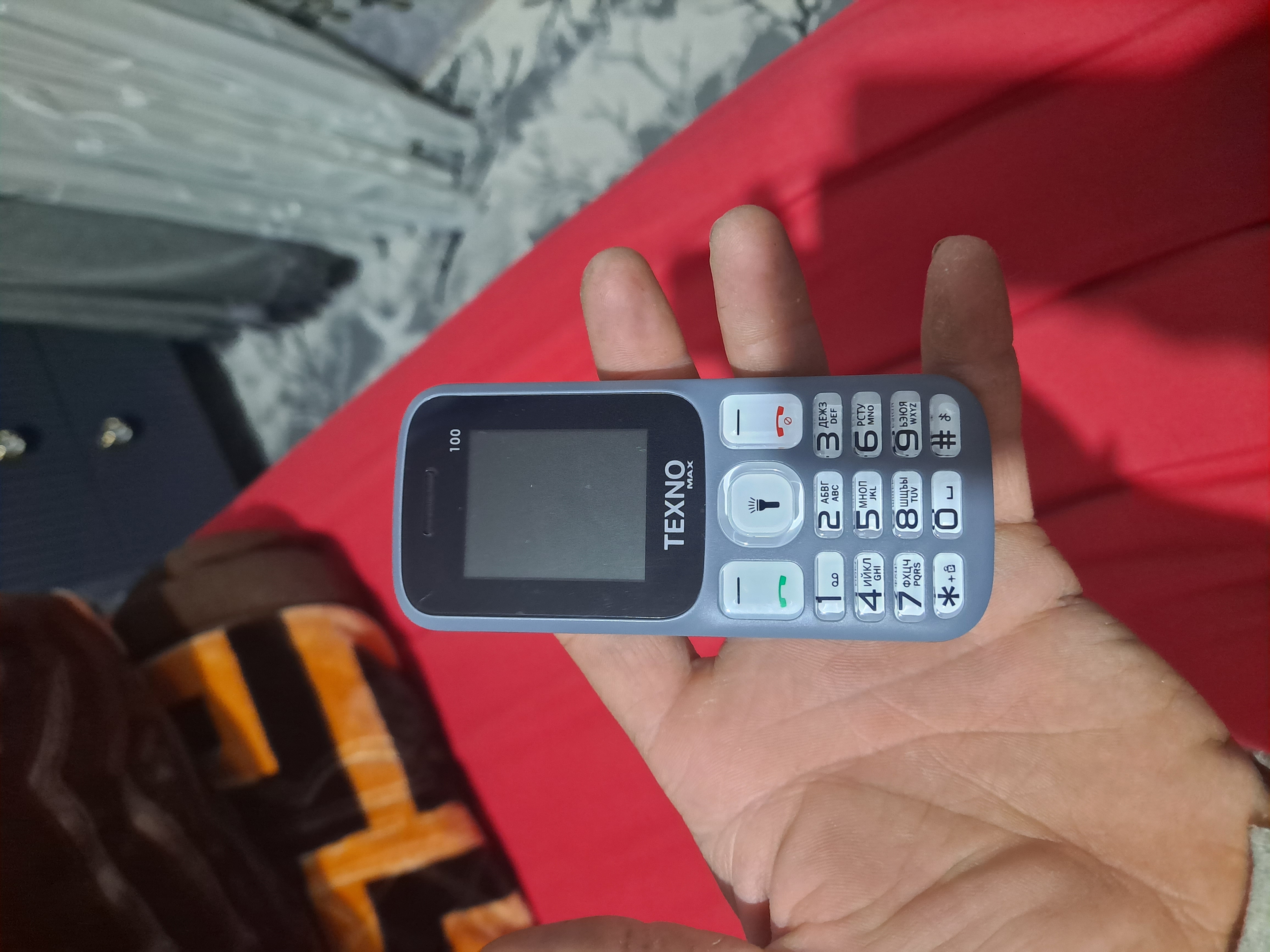 Knopkali Telefon Texnomax 100 Protsessor SPD 6533, 2 sim karta, FM radio, MP3, Ovoz yozish