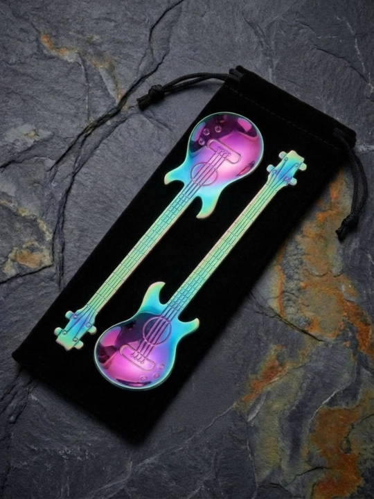 Gitara shaklidagi 2 dona choy qoshiq to‘plami, xaltachasi bilan, zanglamaydigan po‘latdan